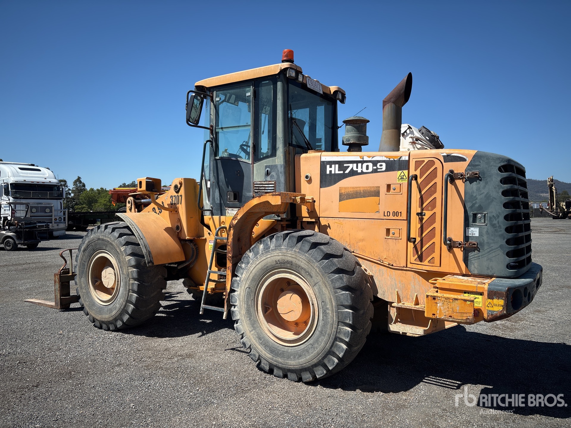 General Appearance with Picture, Left Rear Corner