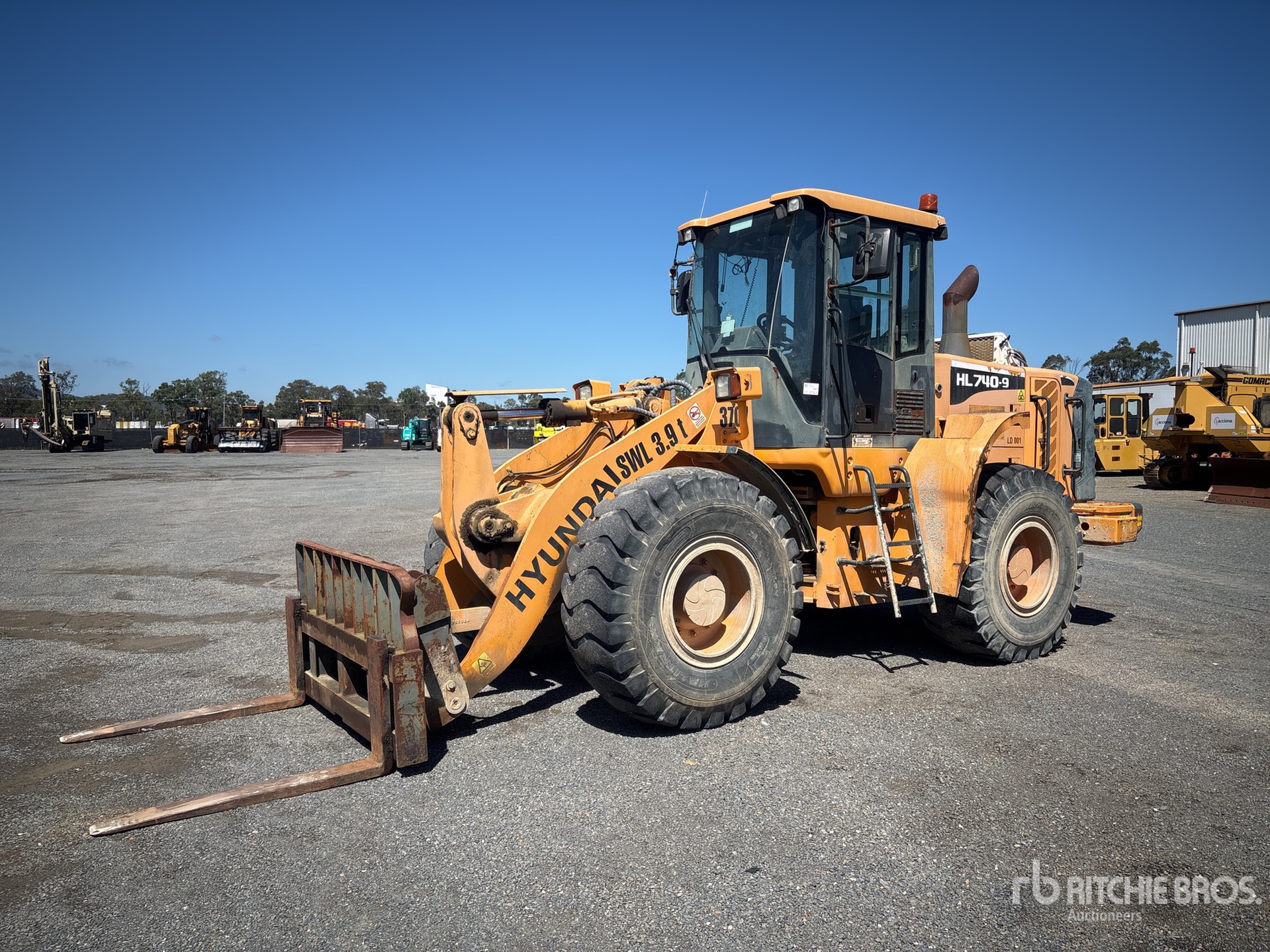 General Appearance with Picture, Left Front Corner