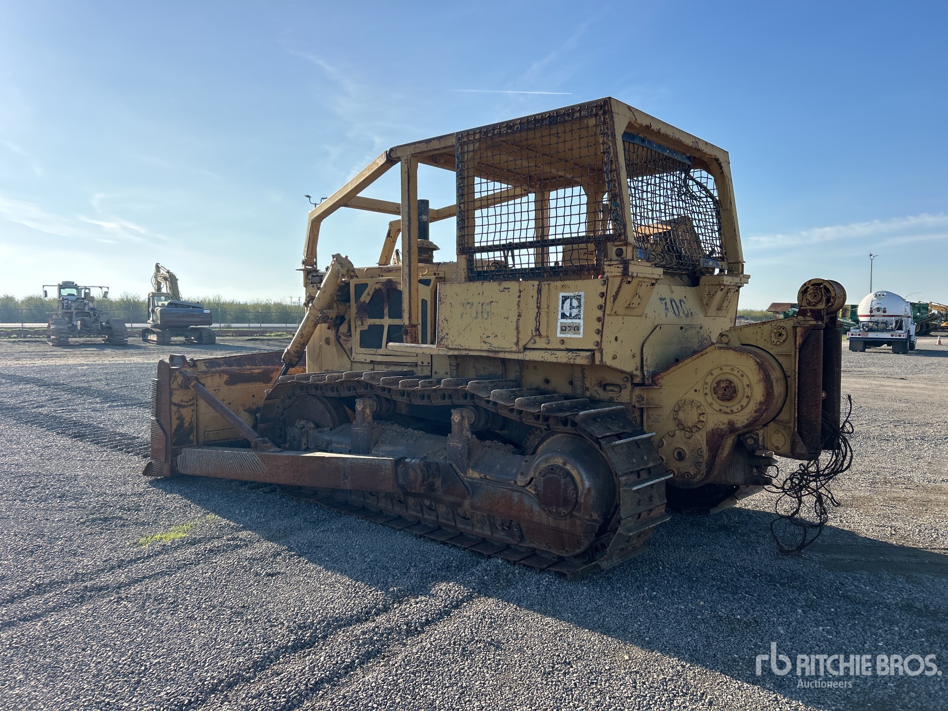 General Appearance with Foto, angolo posteriore sinistro