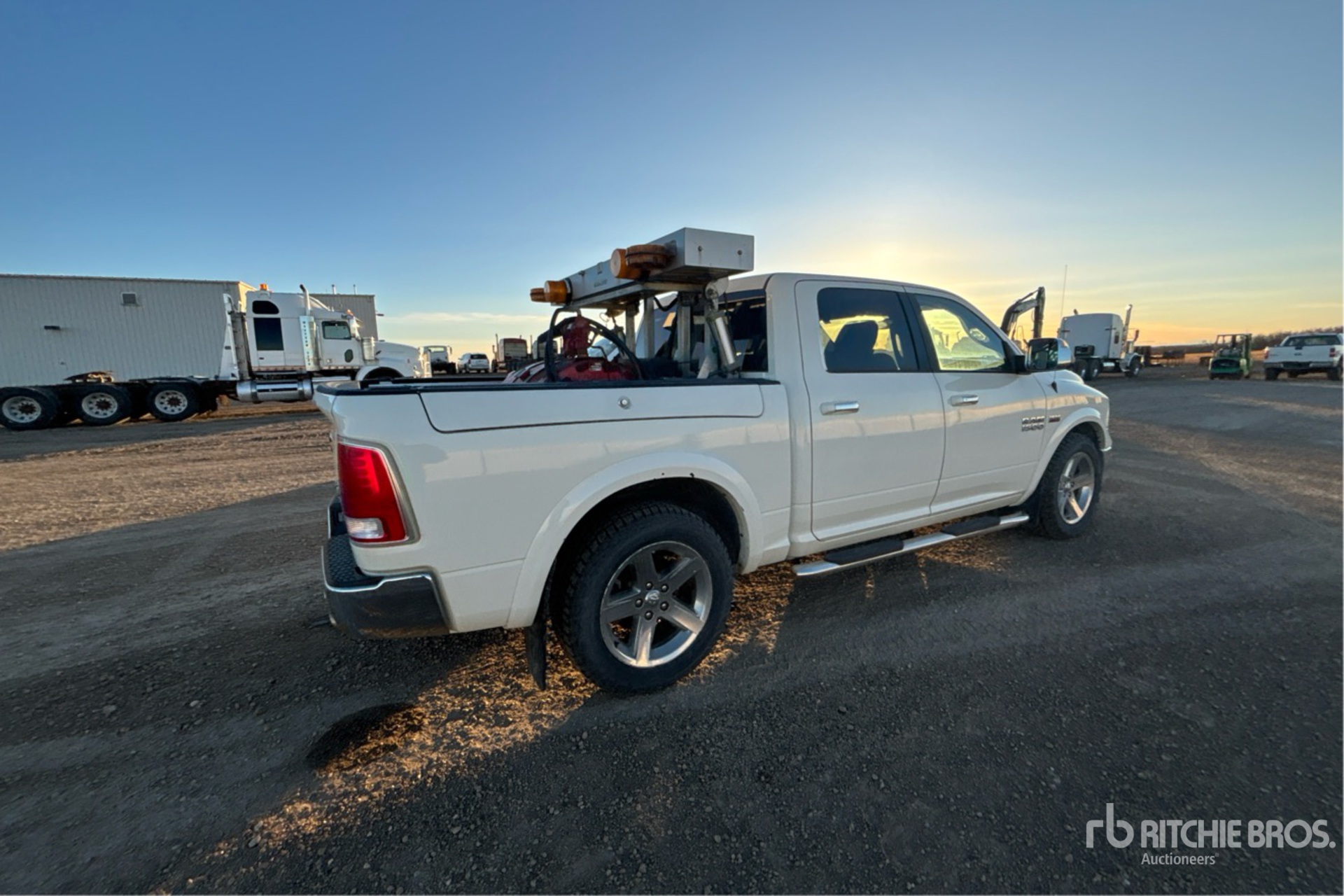 Aspect général with Image, coin arrière droit