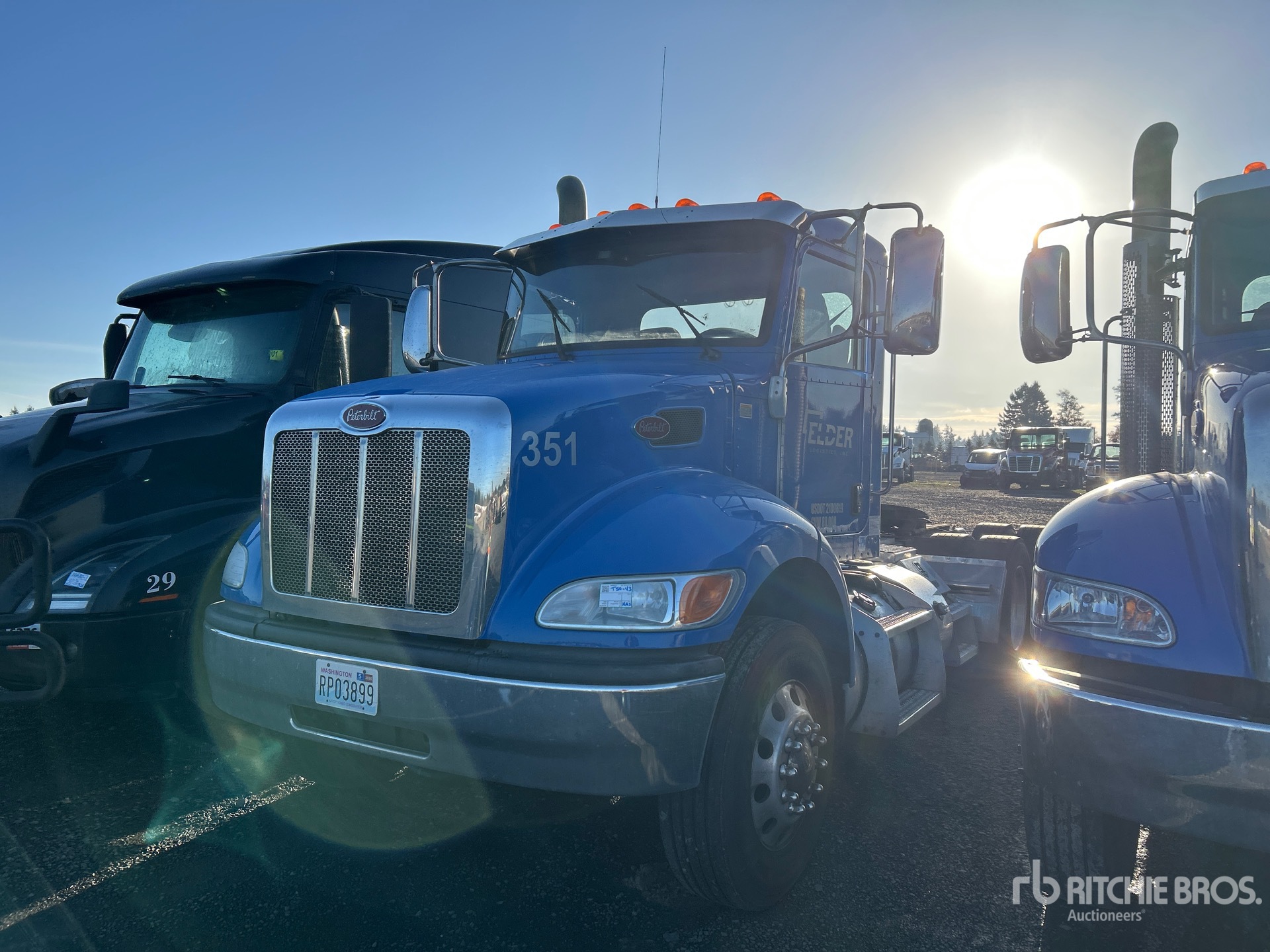 General Appearance with Bild, Ecke vorne links