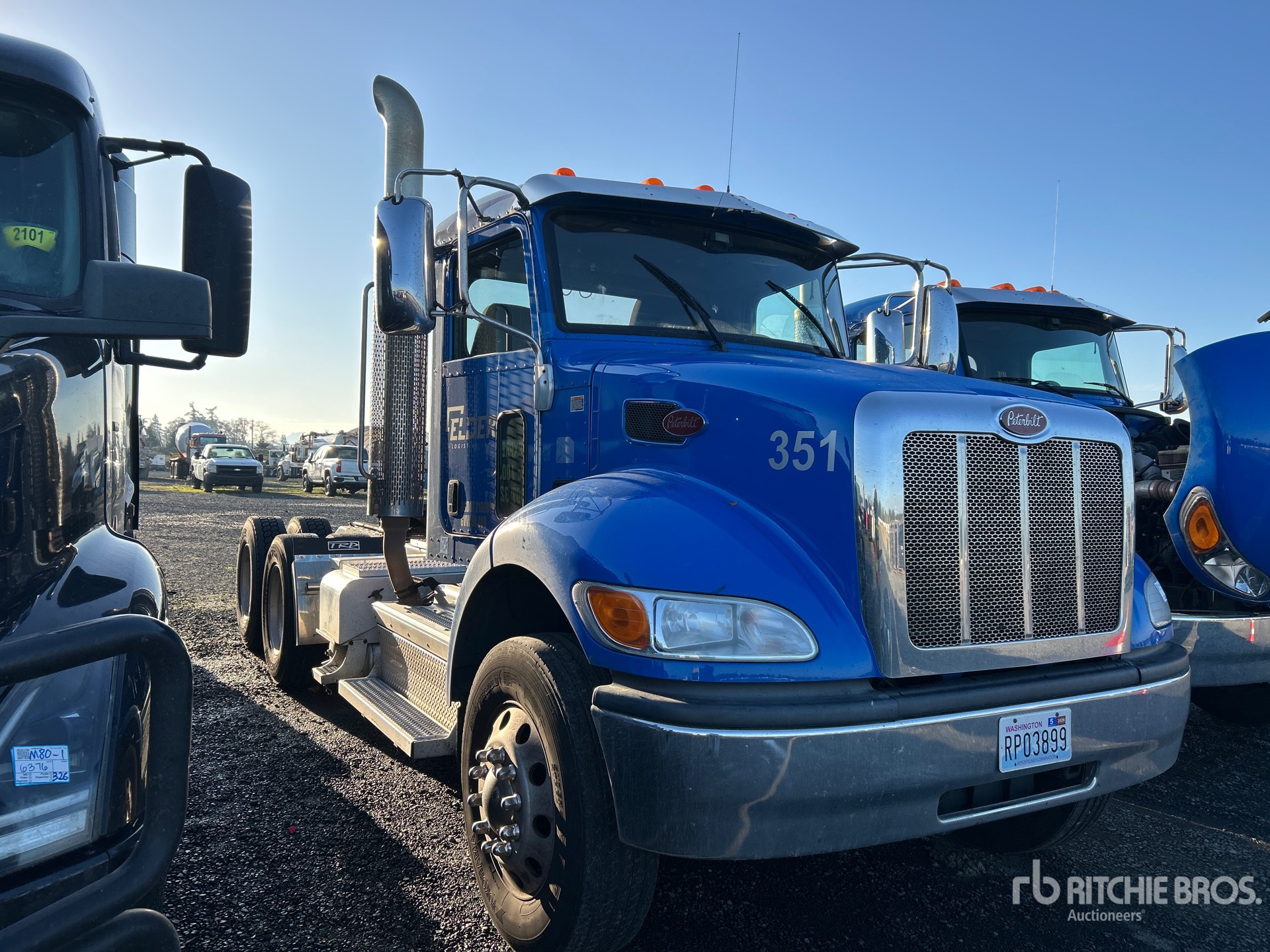 General Appearance with Bild, Ecke vorne rechts