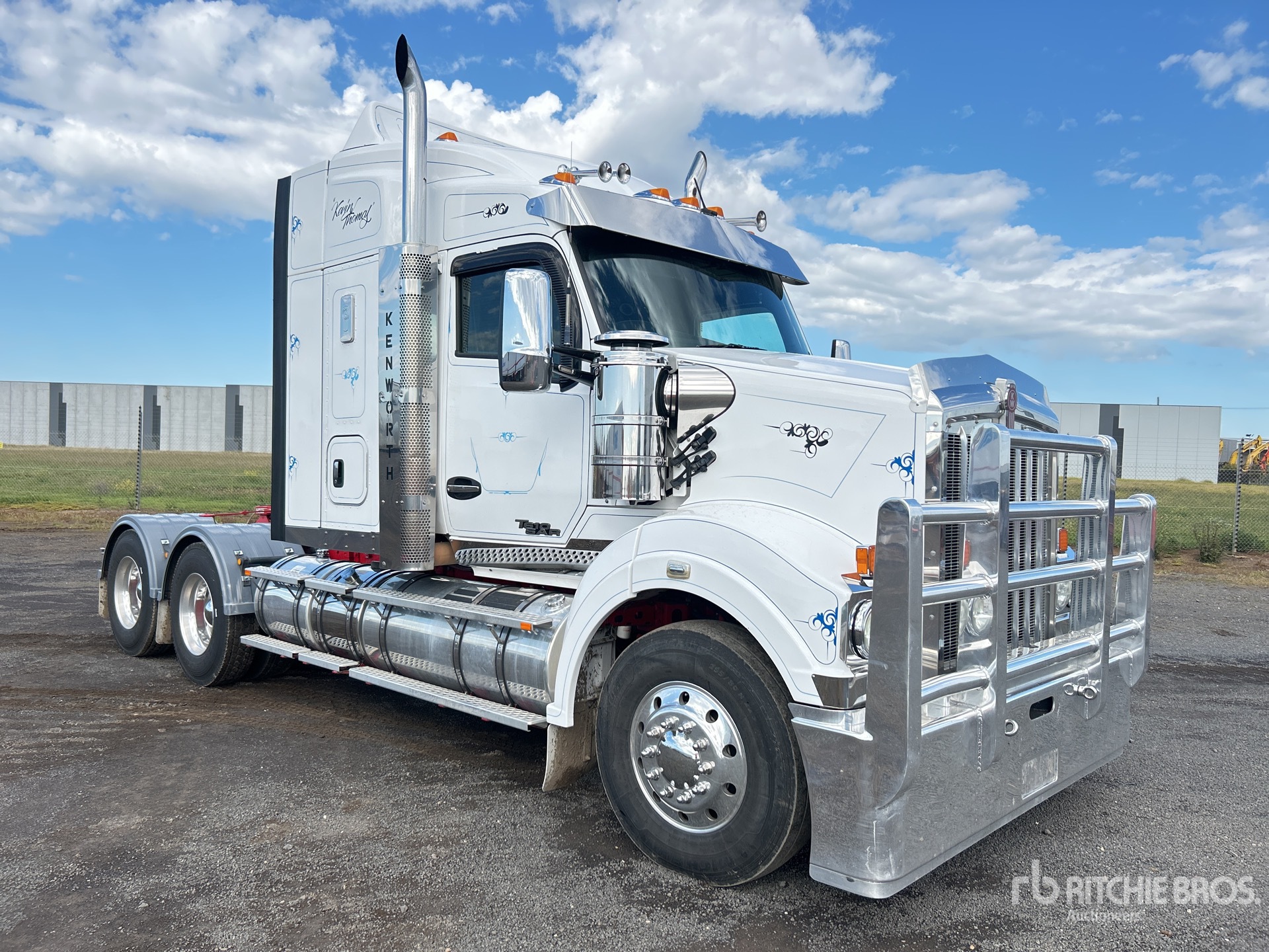 Aspect général with Image, coin avant gauche