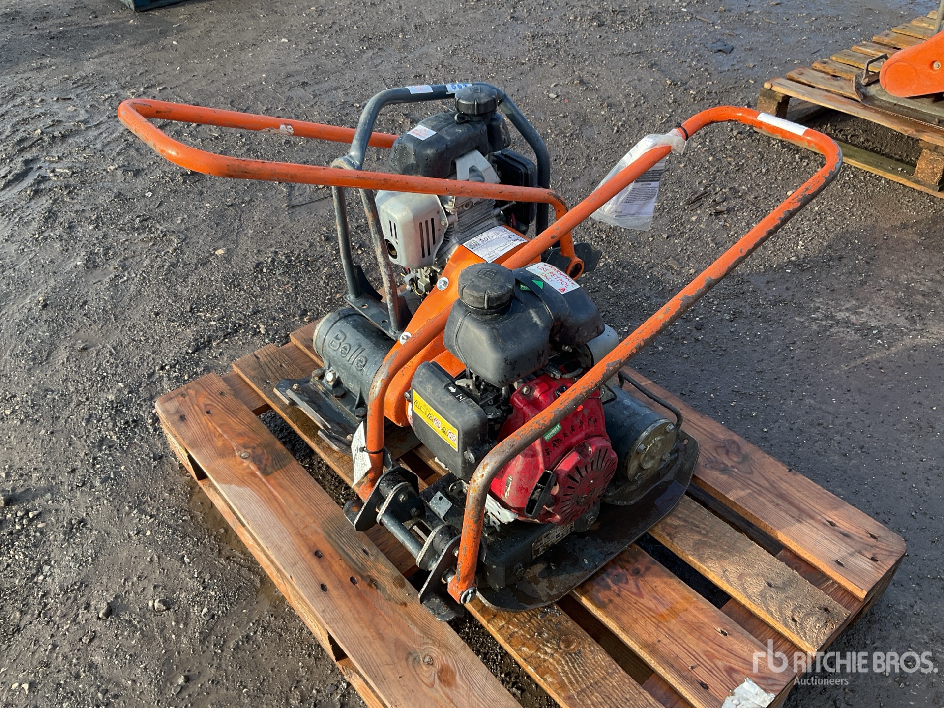 General Appearance with Bild, Ecke vorne rechts