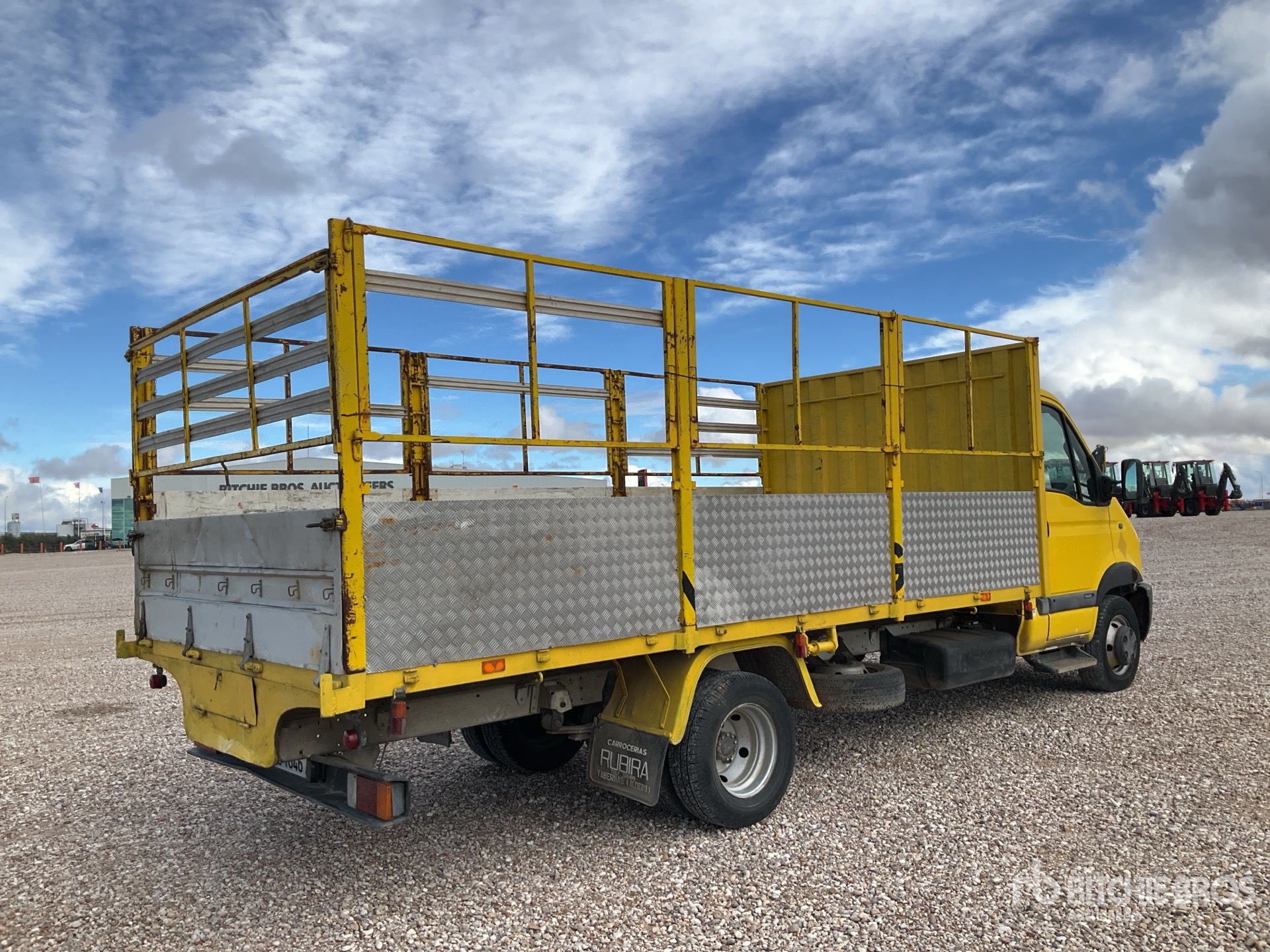 General Appearance with Imagen: esquina trasera derecha