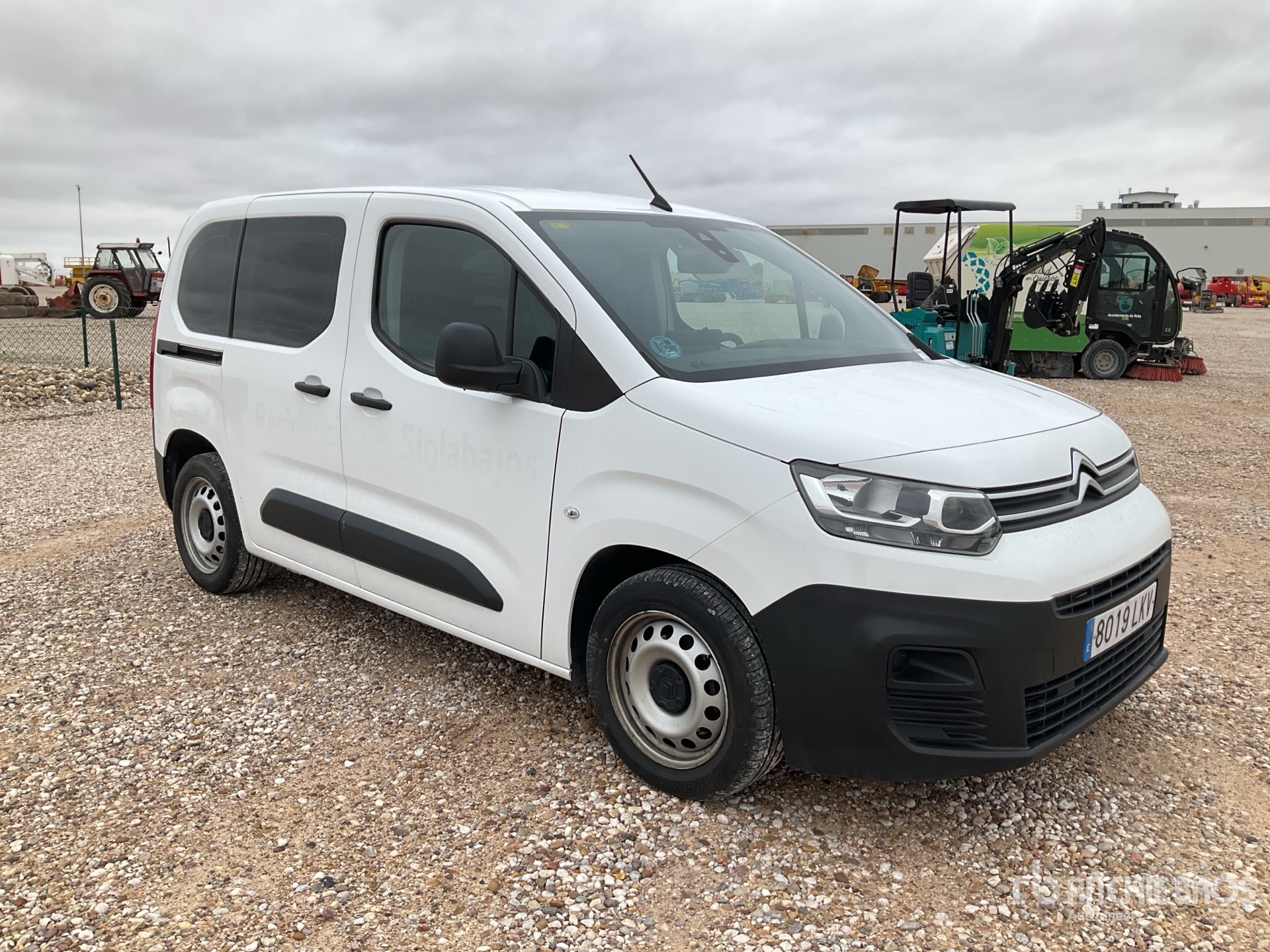 Aspect général with Image, coin avant droit