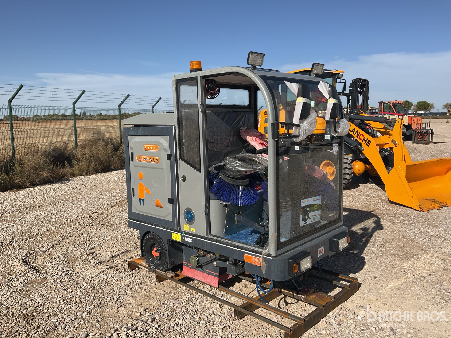 General Appearance with Picture, Right Front Corner