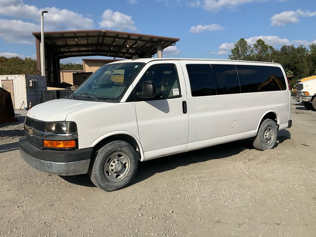 2017 Chevrolet Express 3500 15 Passenger Van