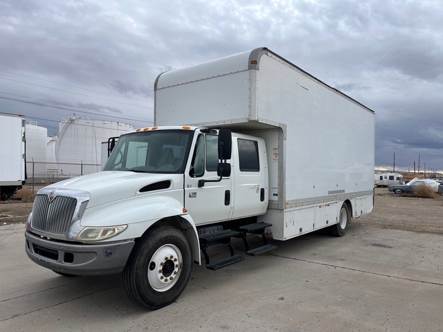 2004 International 4300 4x2 Crew Cab Moving Van Truck 2004 International 4300 4x2 Crew Cab Moving Van Truck