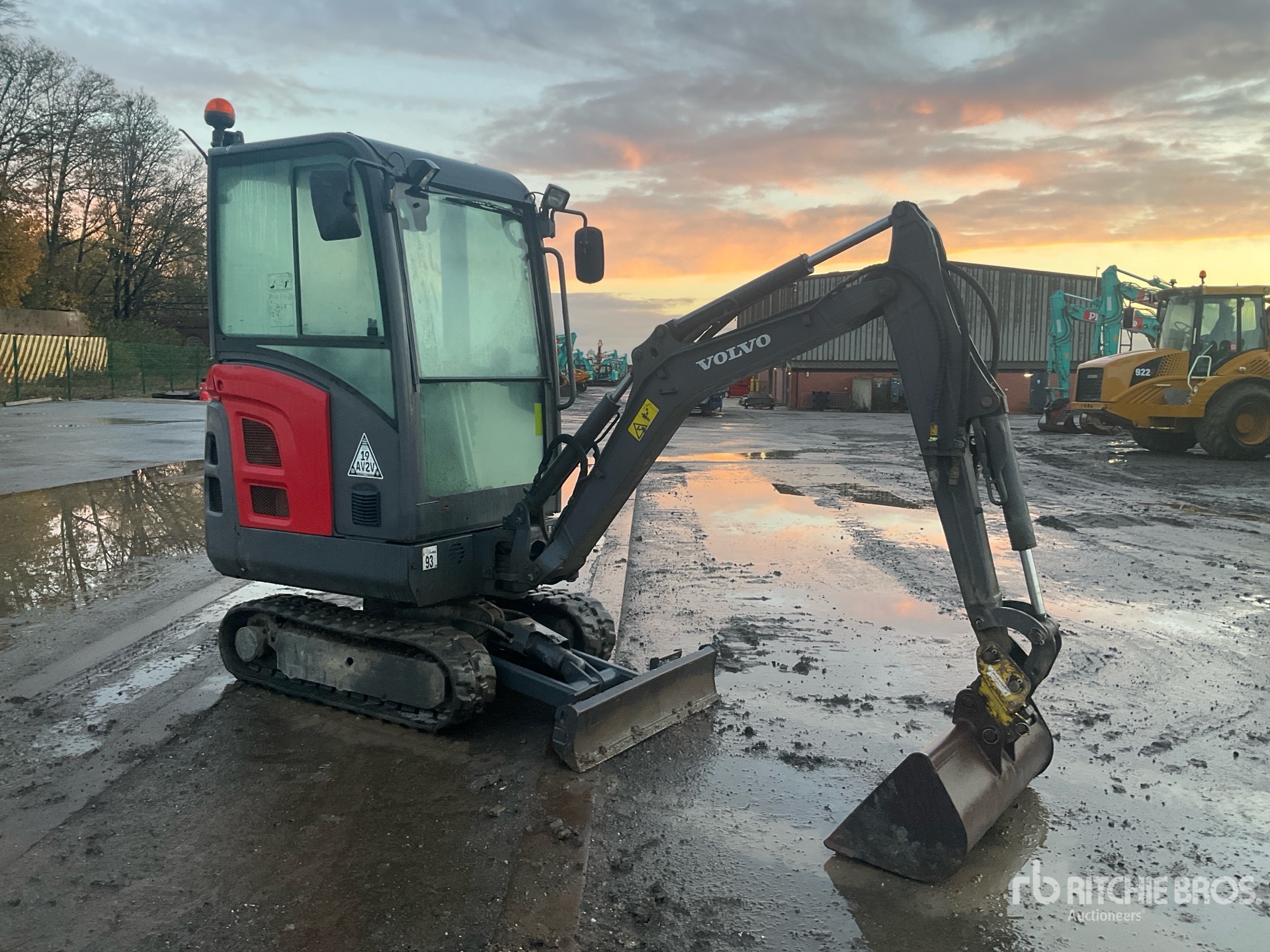 General Appearance with Picture, Right Front Corner