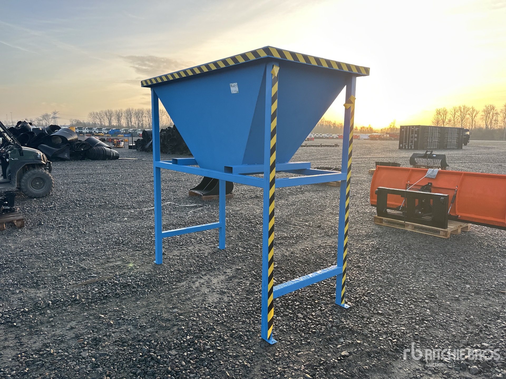 General Appearance with Bild, Ecke hinten links