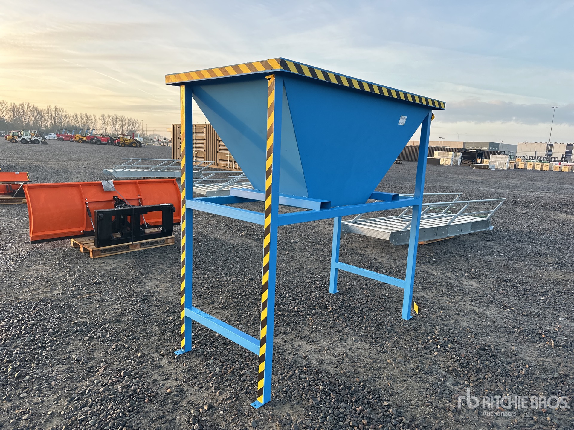 General Appearance with Bild, Ecke vorne links