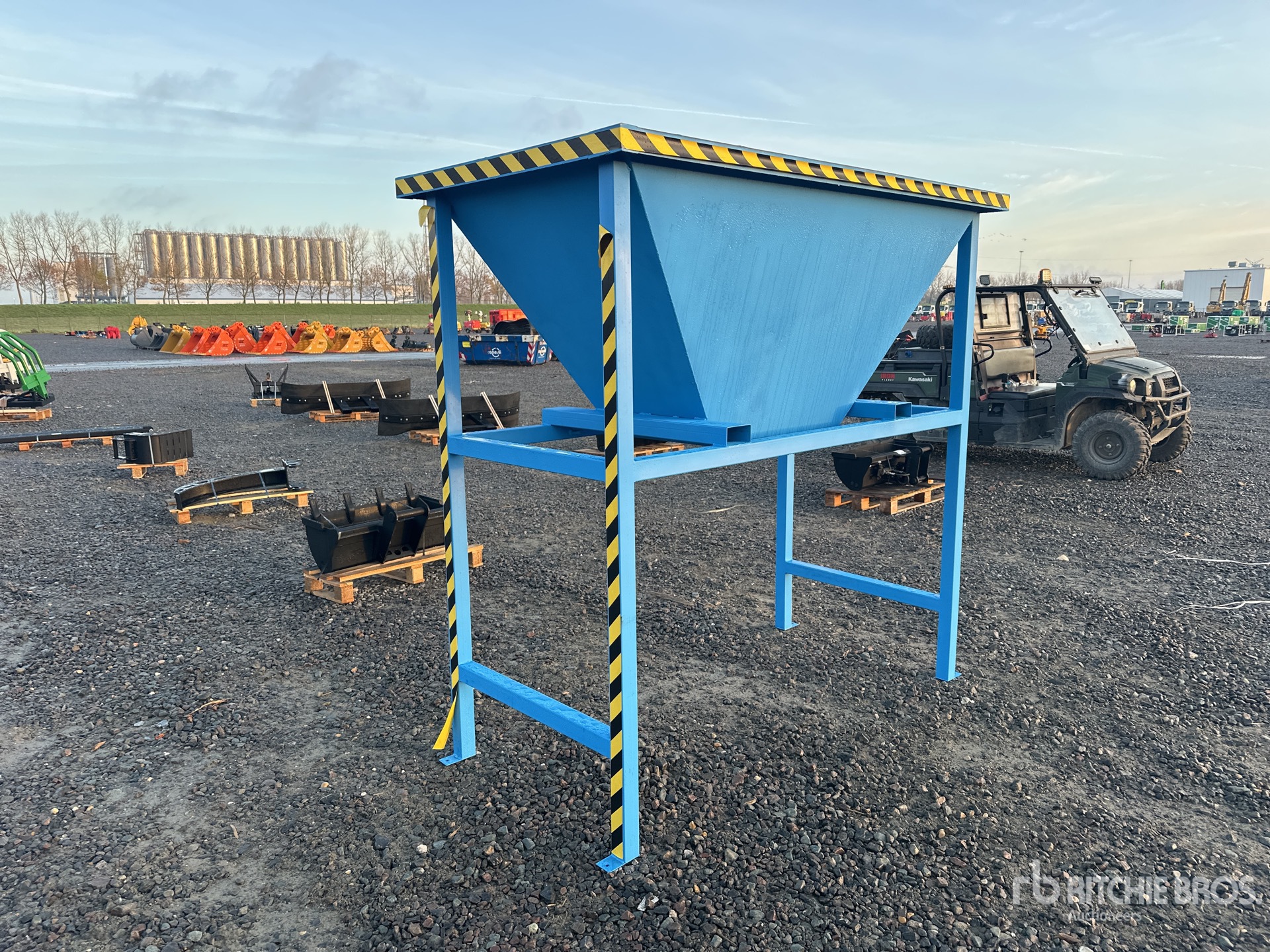 General Appearance with Bild, Ecke hinten rechts