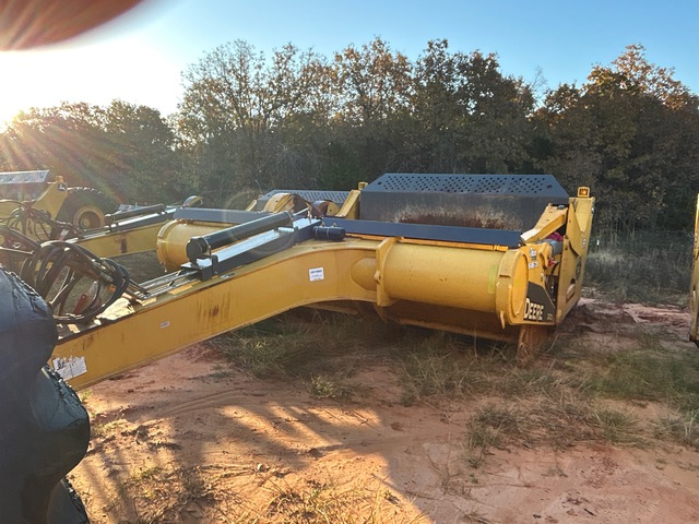 John Deere 2412DE 2 Tire Hydraulic Pull Scraper