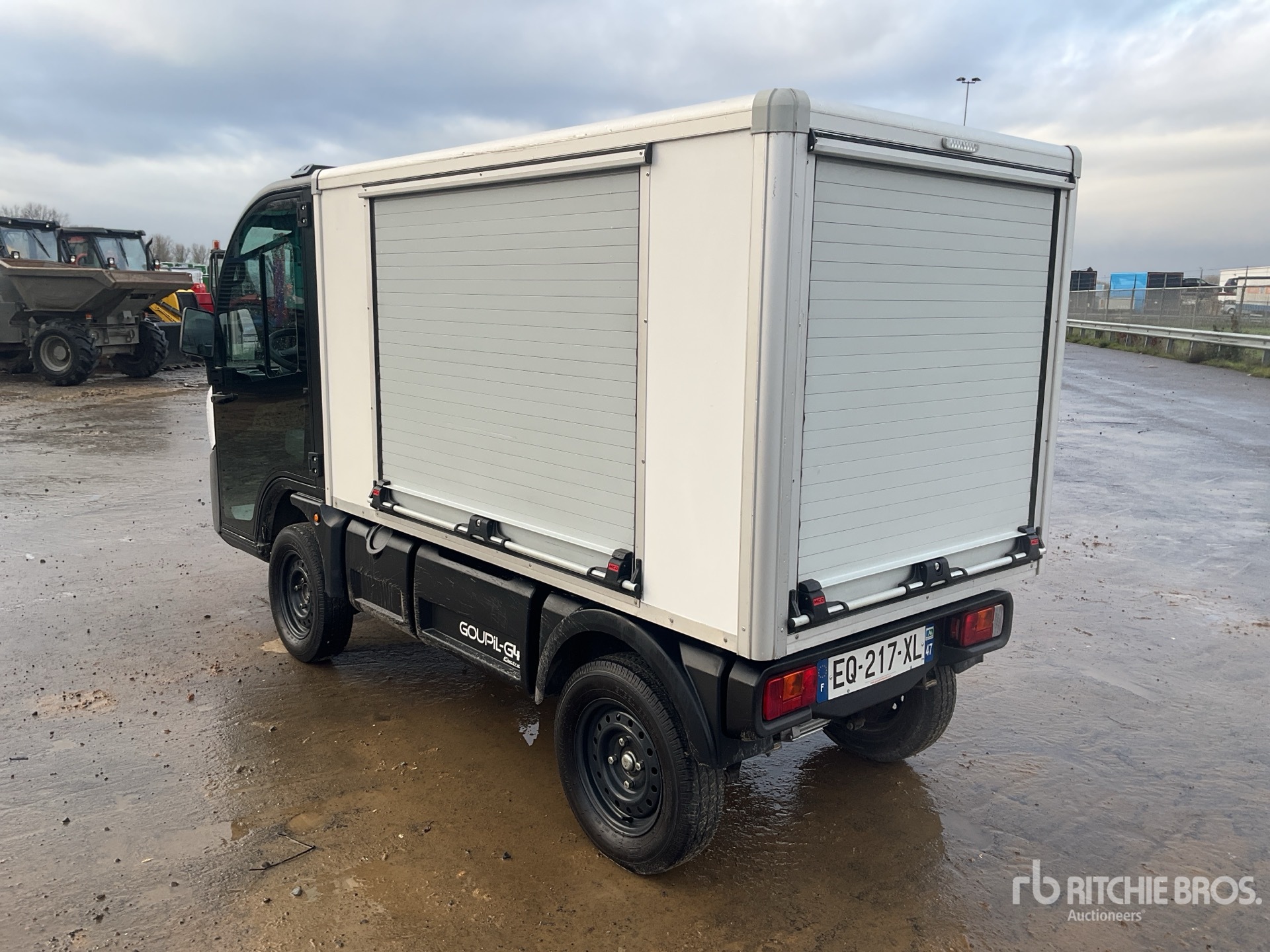 General Appearance with Picture, Left Rear Corner