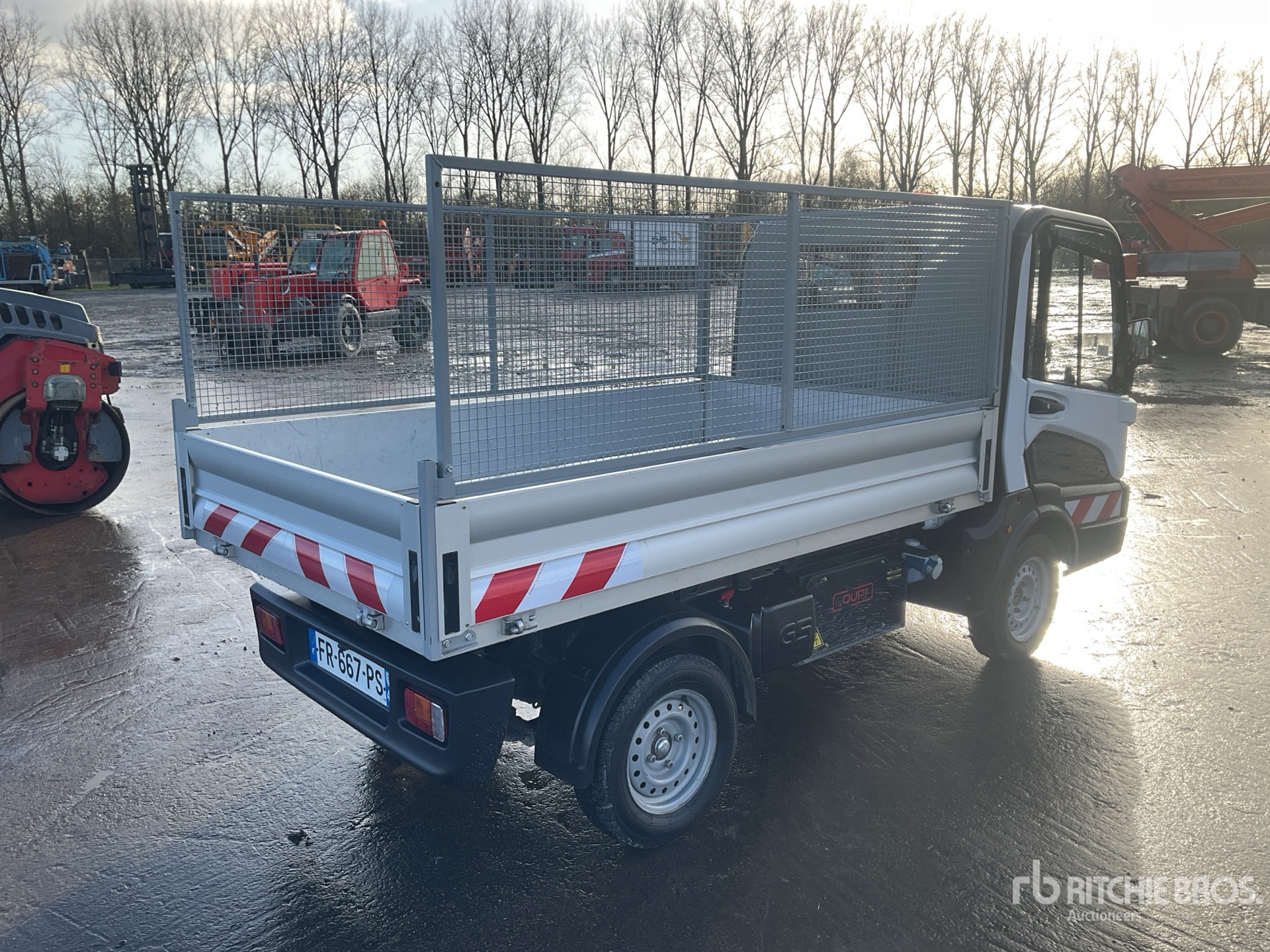 Aspect général with Image, coin arrière droit