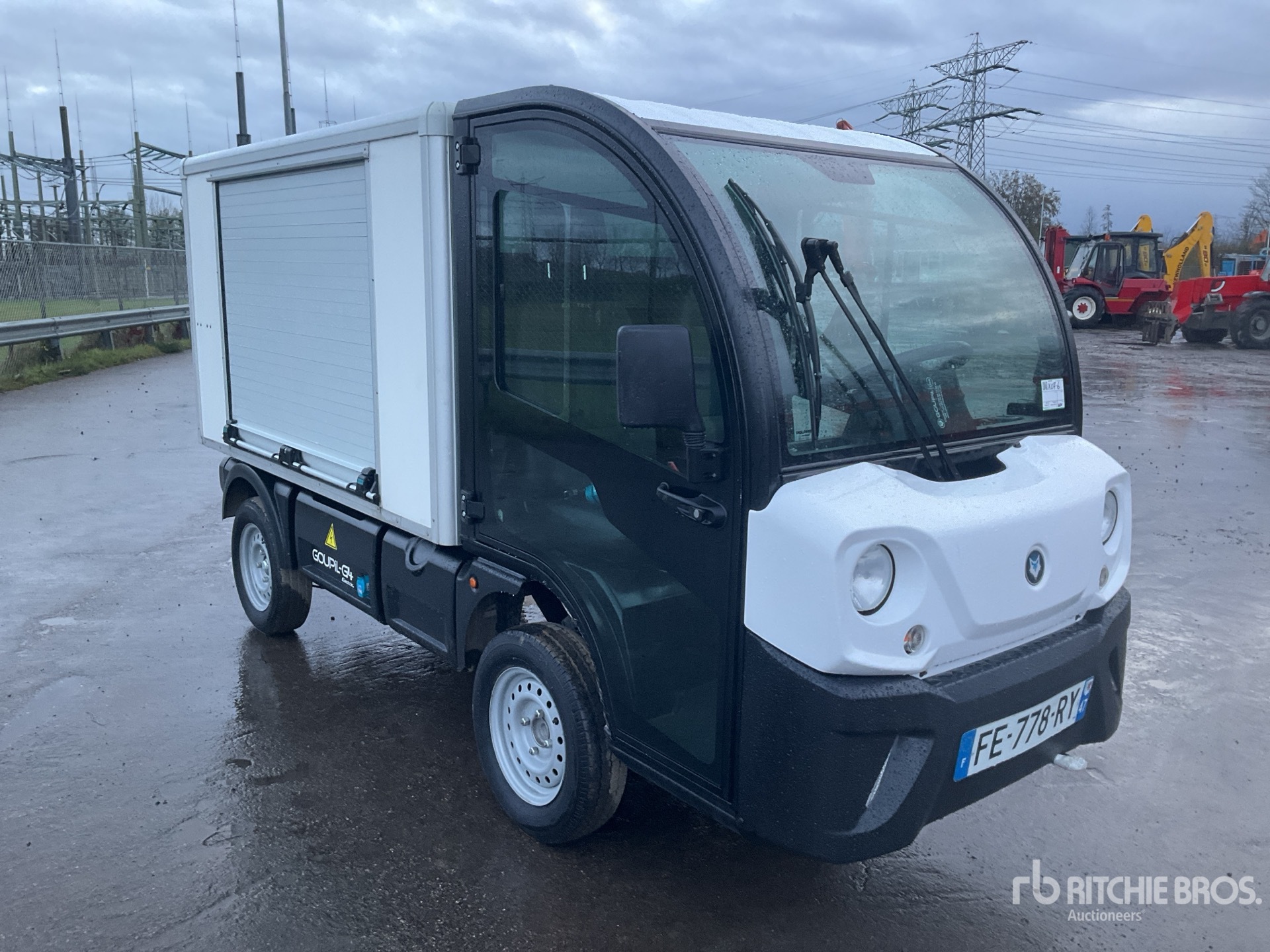 General Appearance with Picture, Right Front Corner