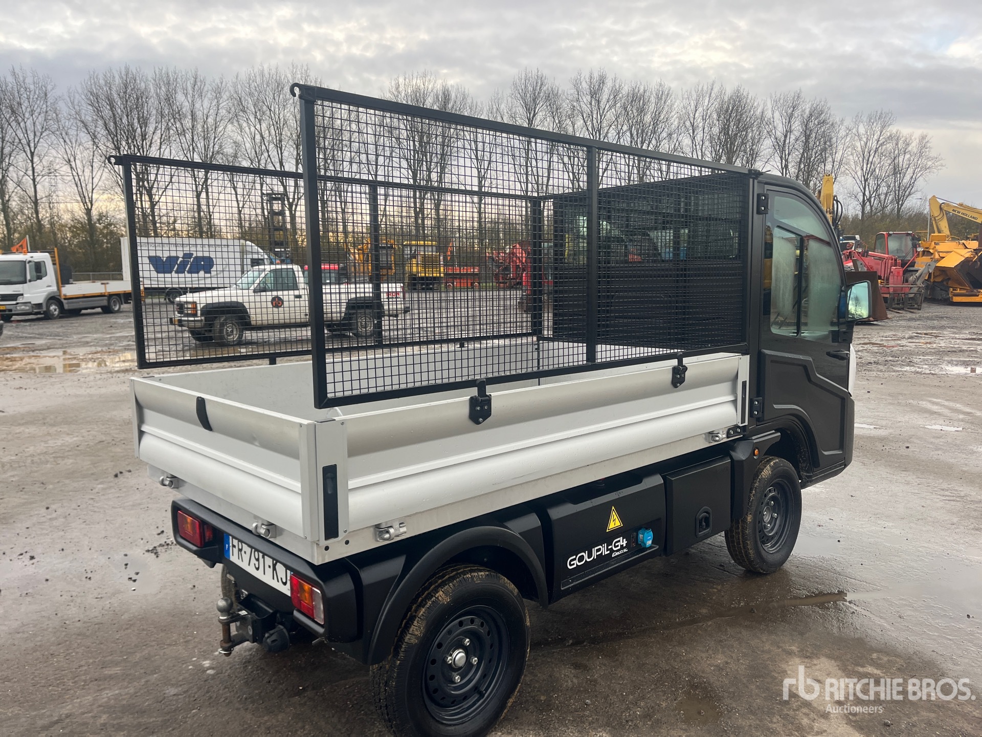 General Appearance with Picture, Right Rear Corner