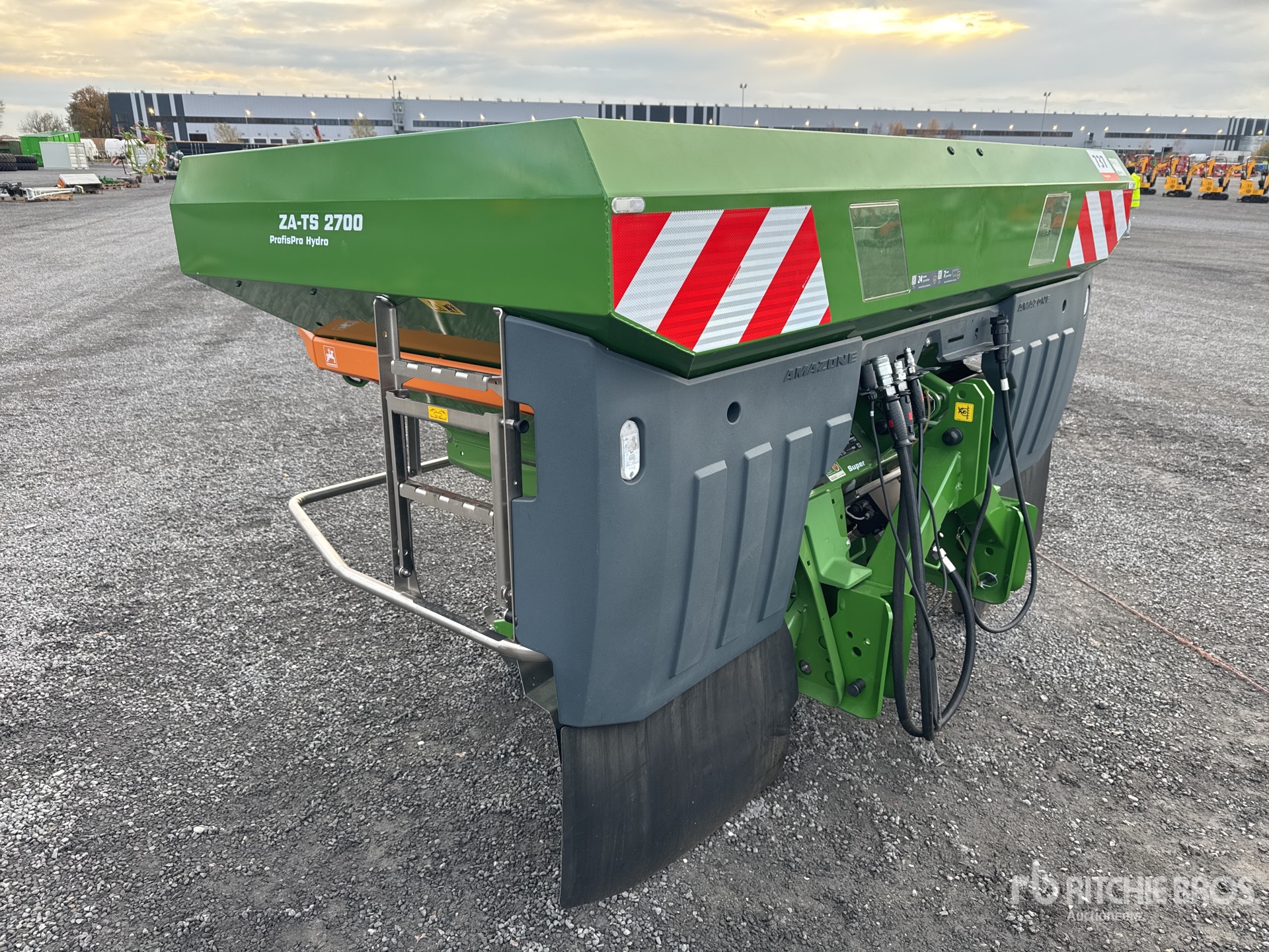 General Appearance with Bild, Ecke vorne rechts