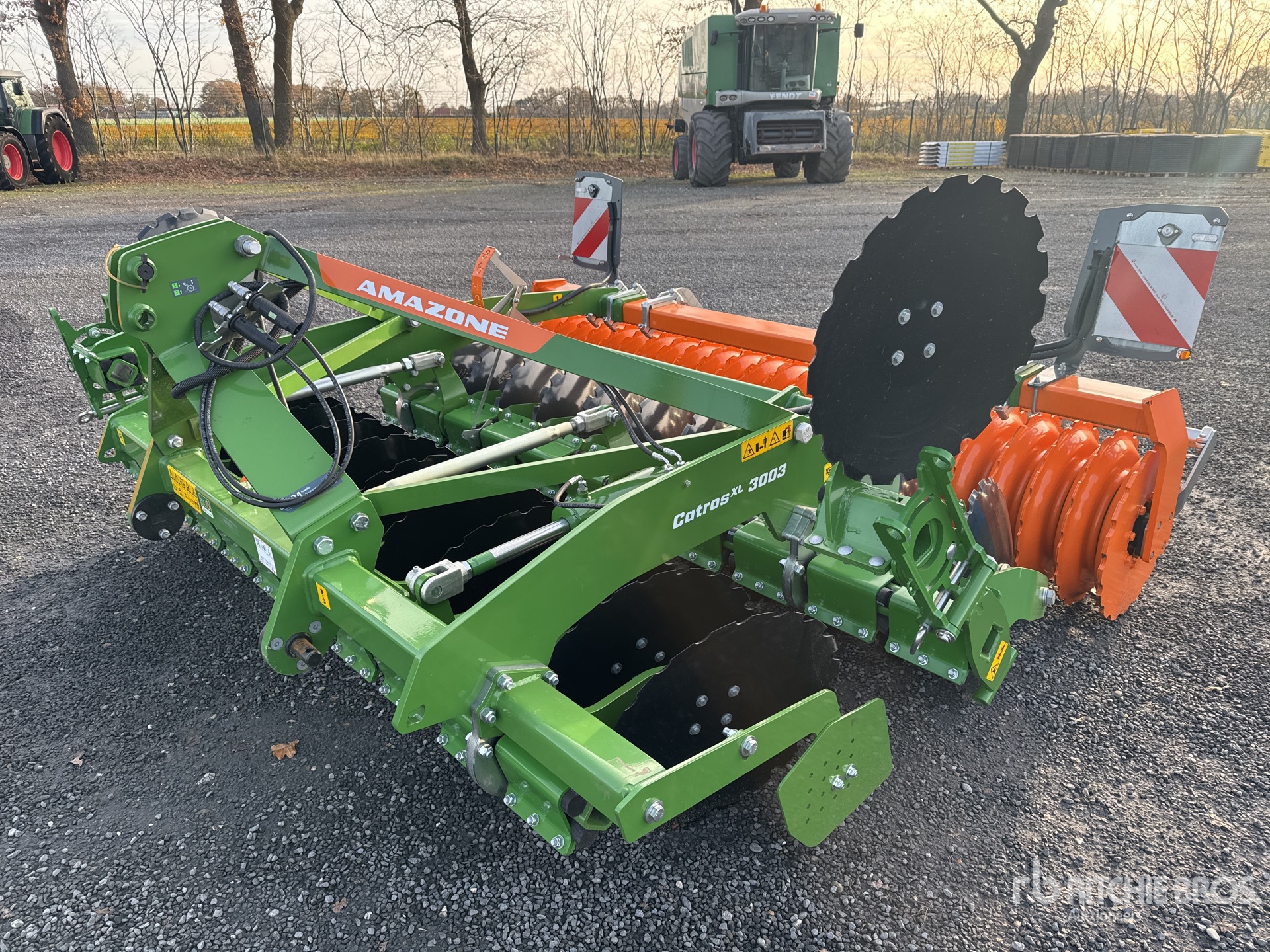 General Appearance with Bild, Ecke vorne links