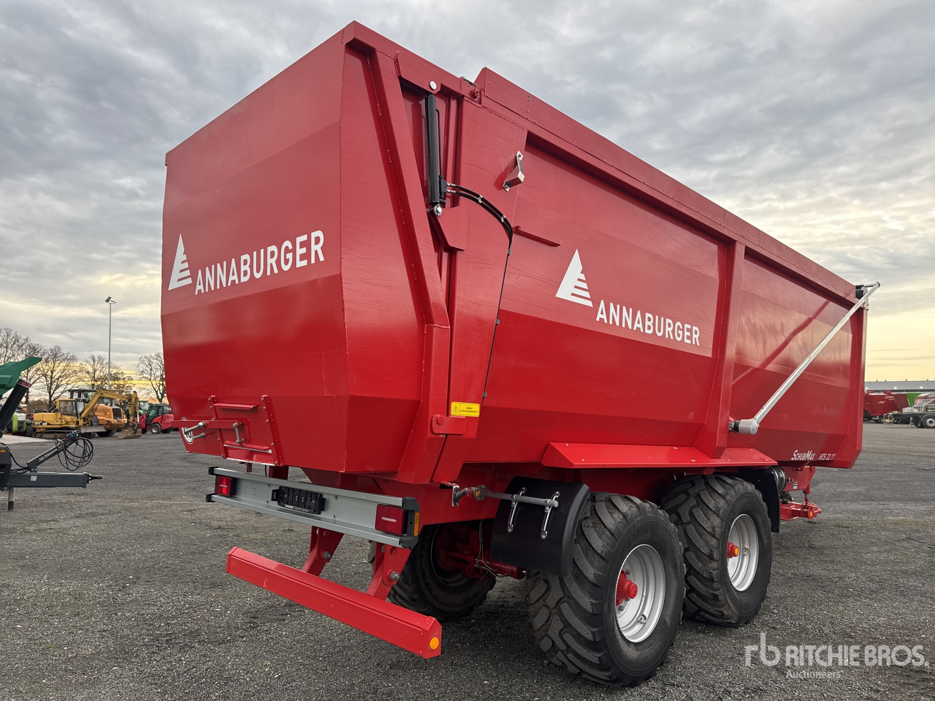 General Appearance with Foto, angolo anteriore sinistro