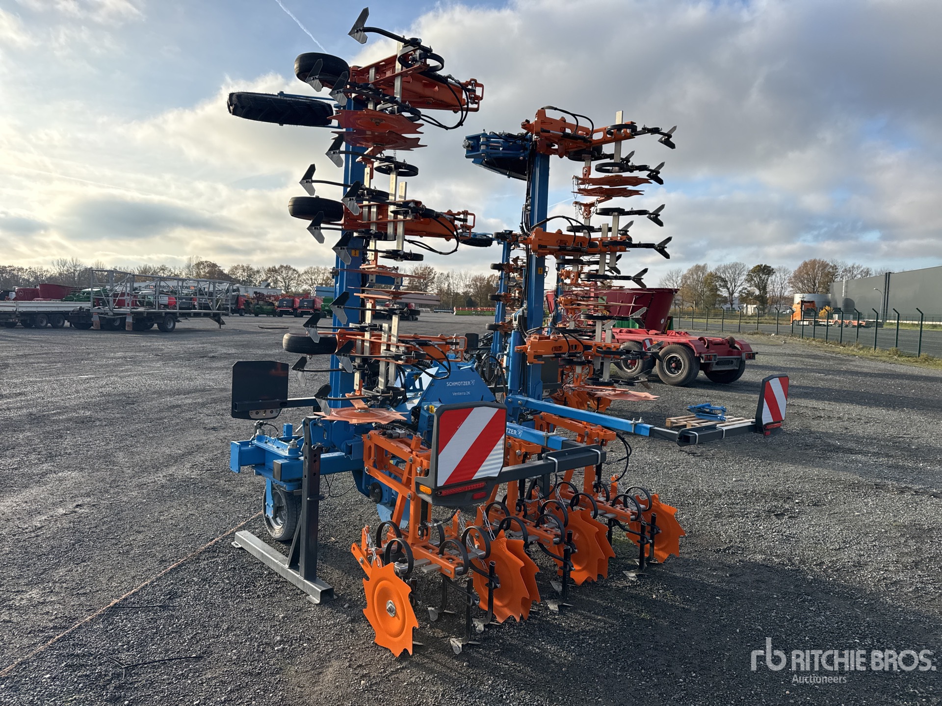 General Appearance with Foto, angolo posteriore sinistro