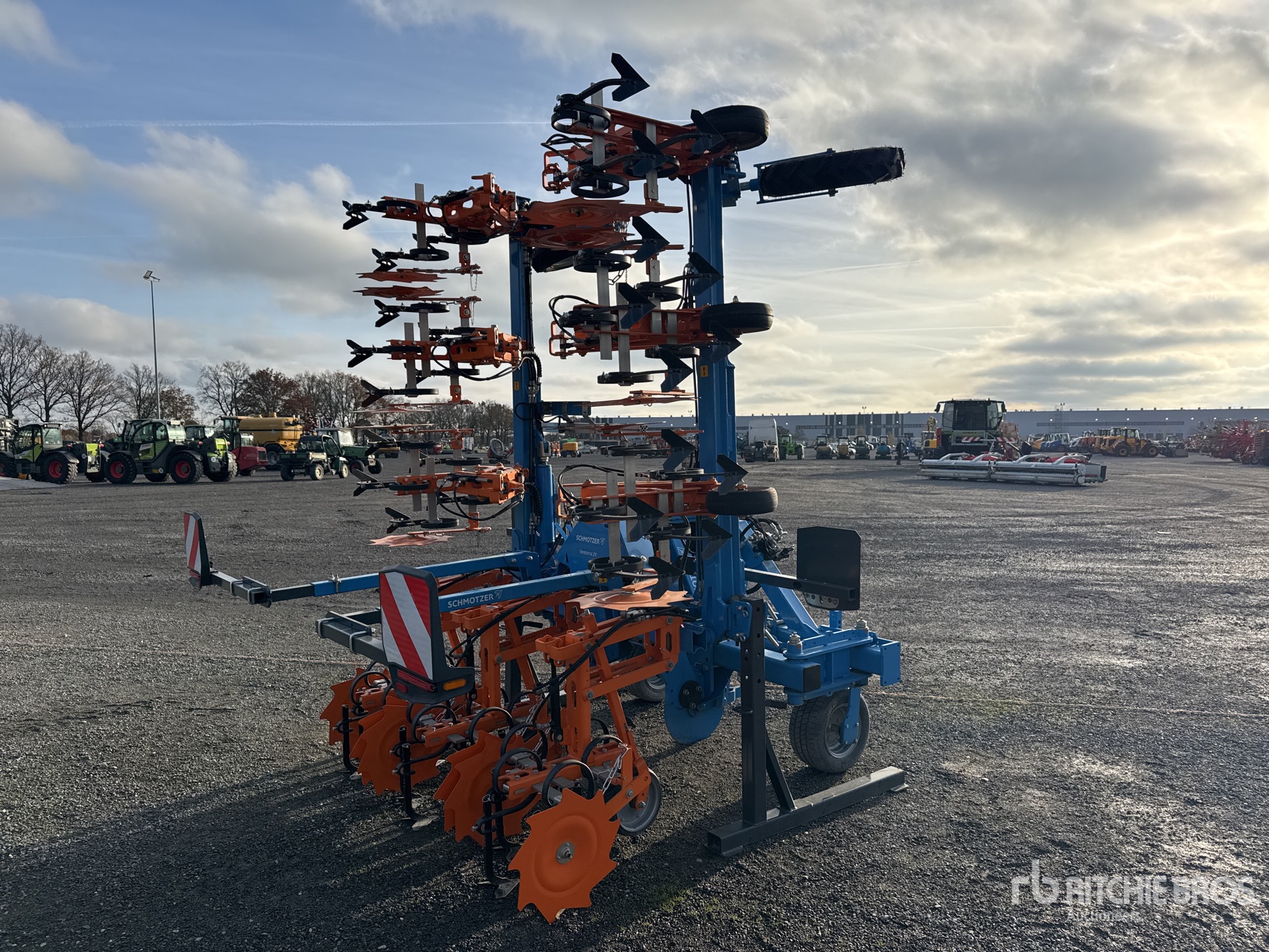 General Appearance with Foto, angolo anteriore sinistro