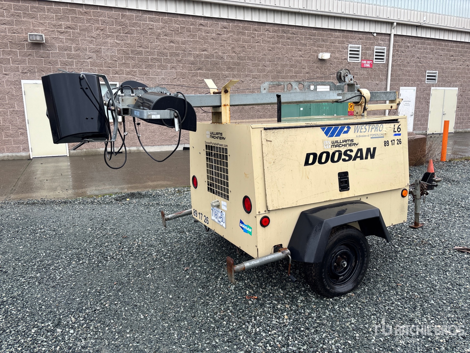 Aspect général with Image, coin arrière droit