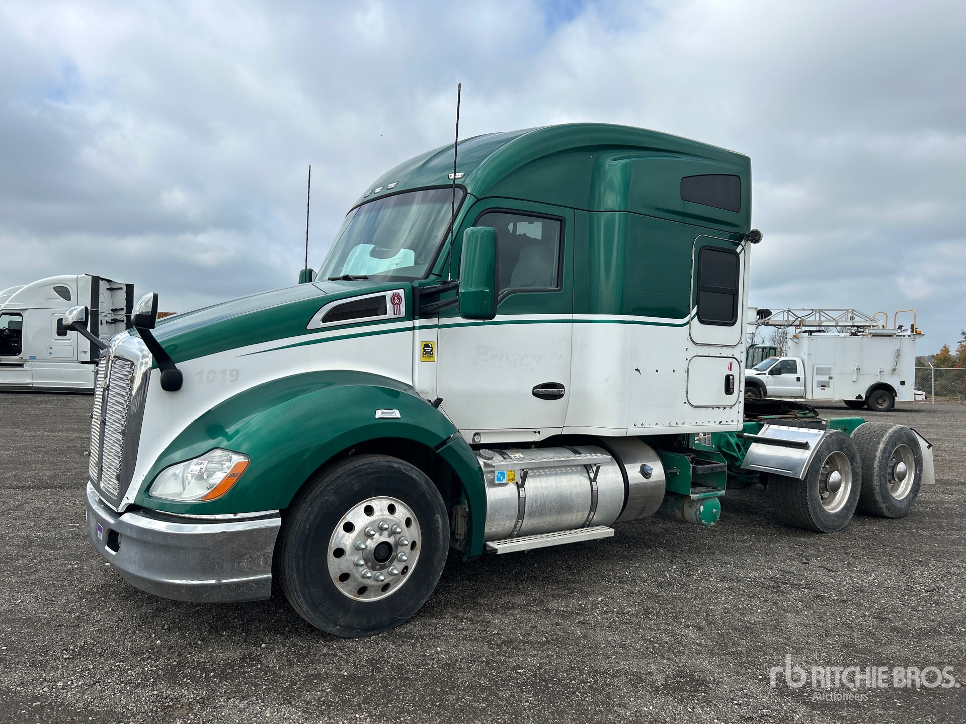 General Appearance with Foto, angolo anteriore sinistro