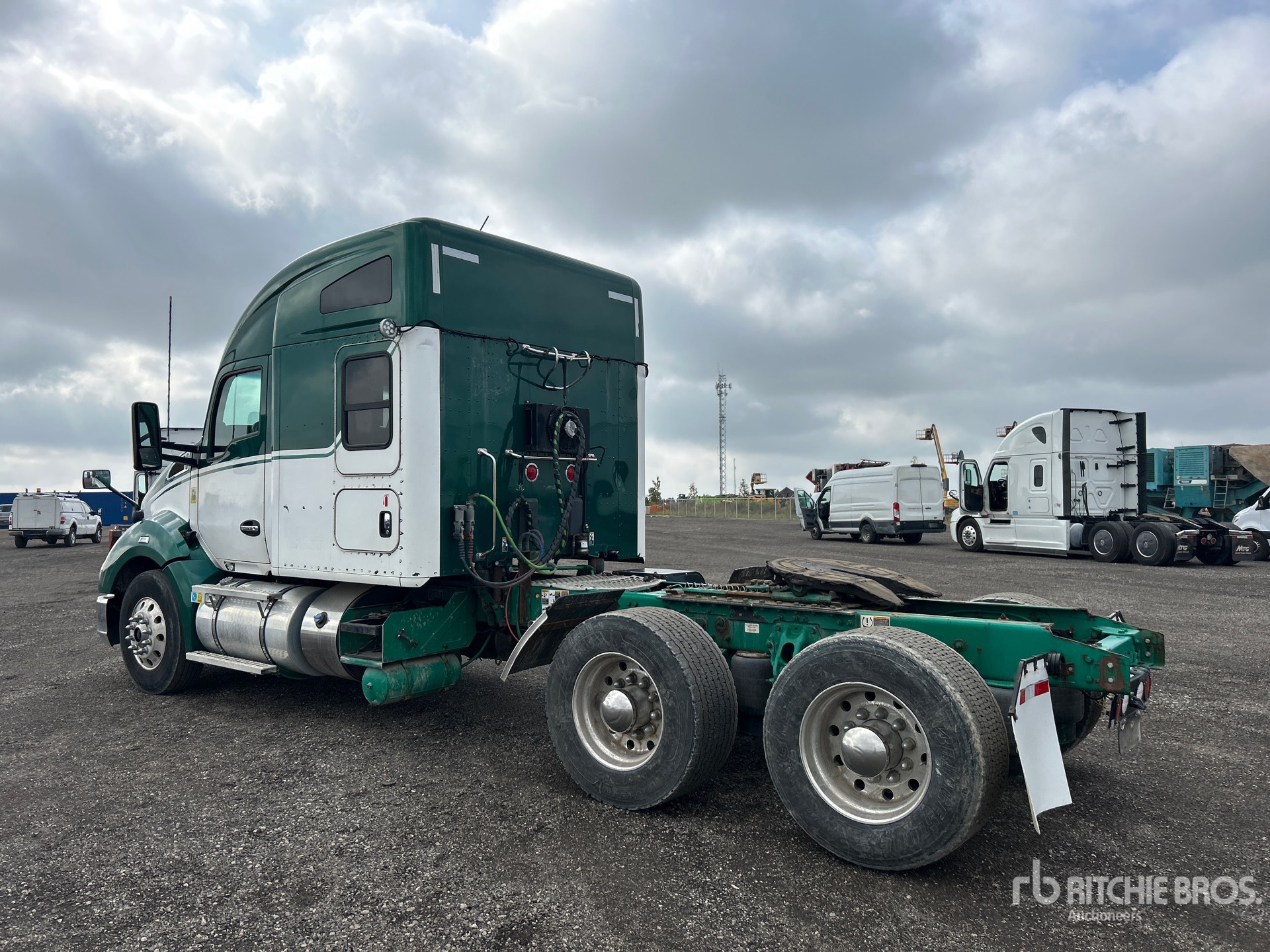 General Appearance with Foto, angolo posteriore sinistro