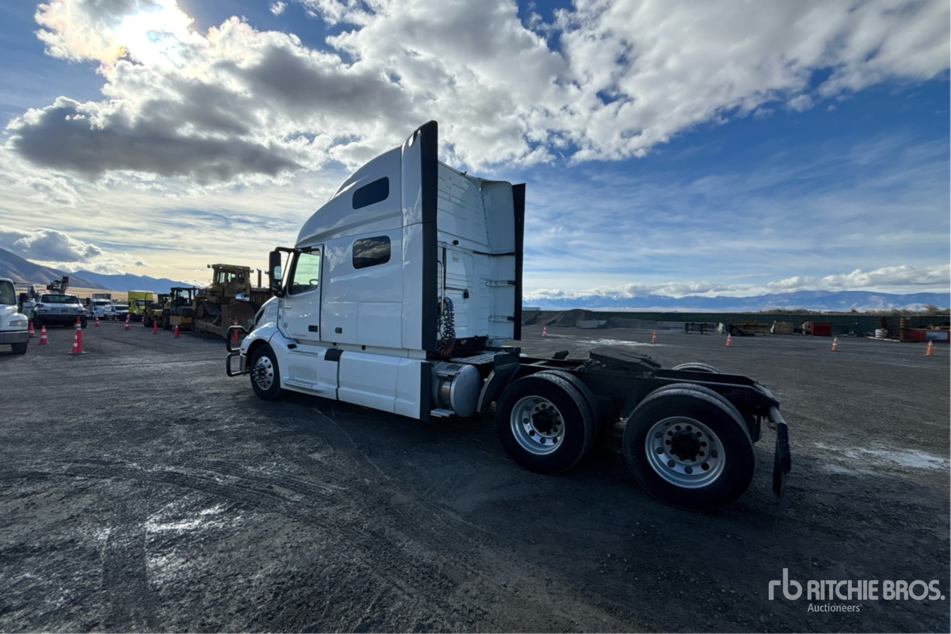 General Appearance with Bild, Ecke hinten links