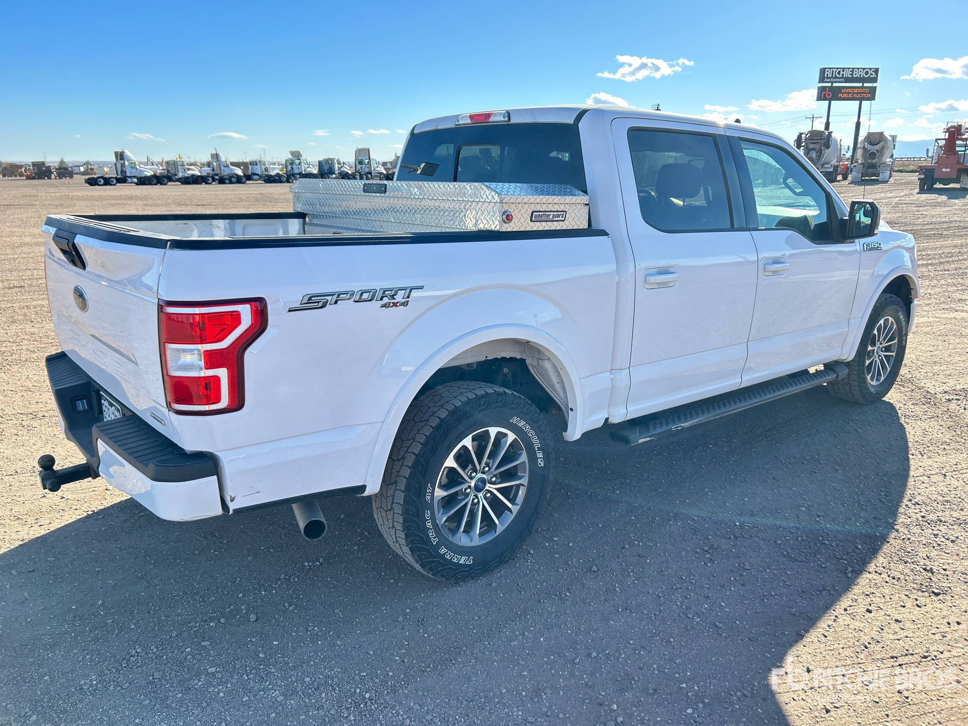 General Appearance with Foto, angolo anteriore sinistro