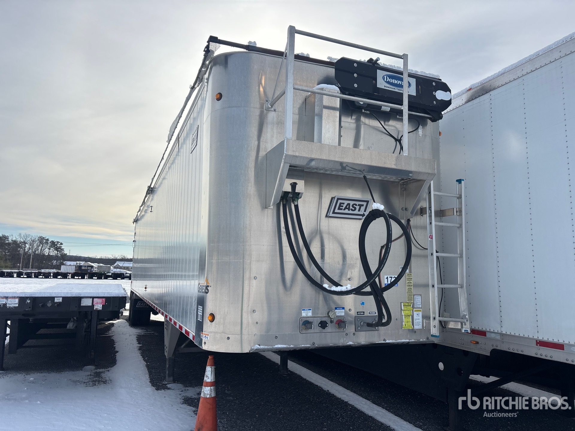 General Appearance with Image, coin avant droit