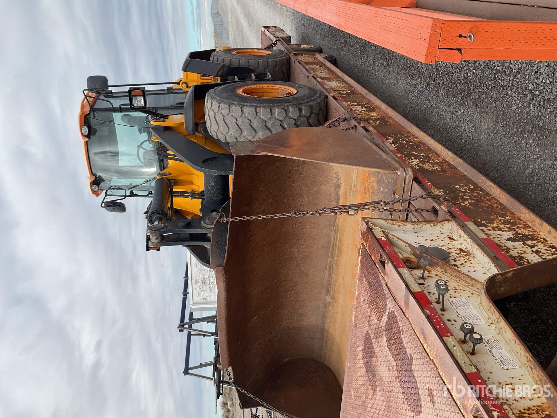 General Appearance with Foto, angolo anteriore sinistro