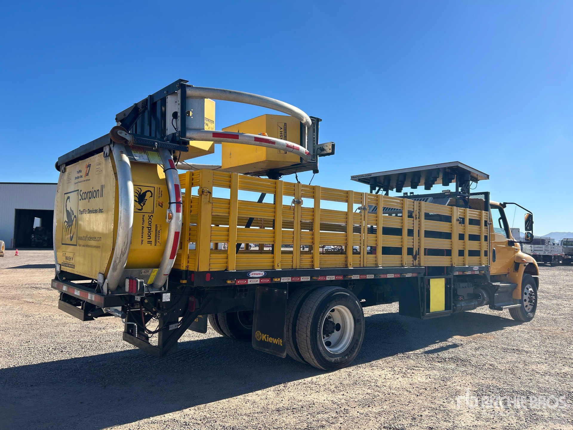 General Appearance with Imagen: esquina trasera derecha