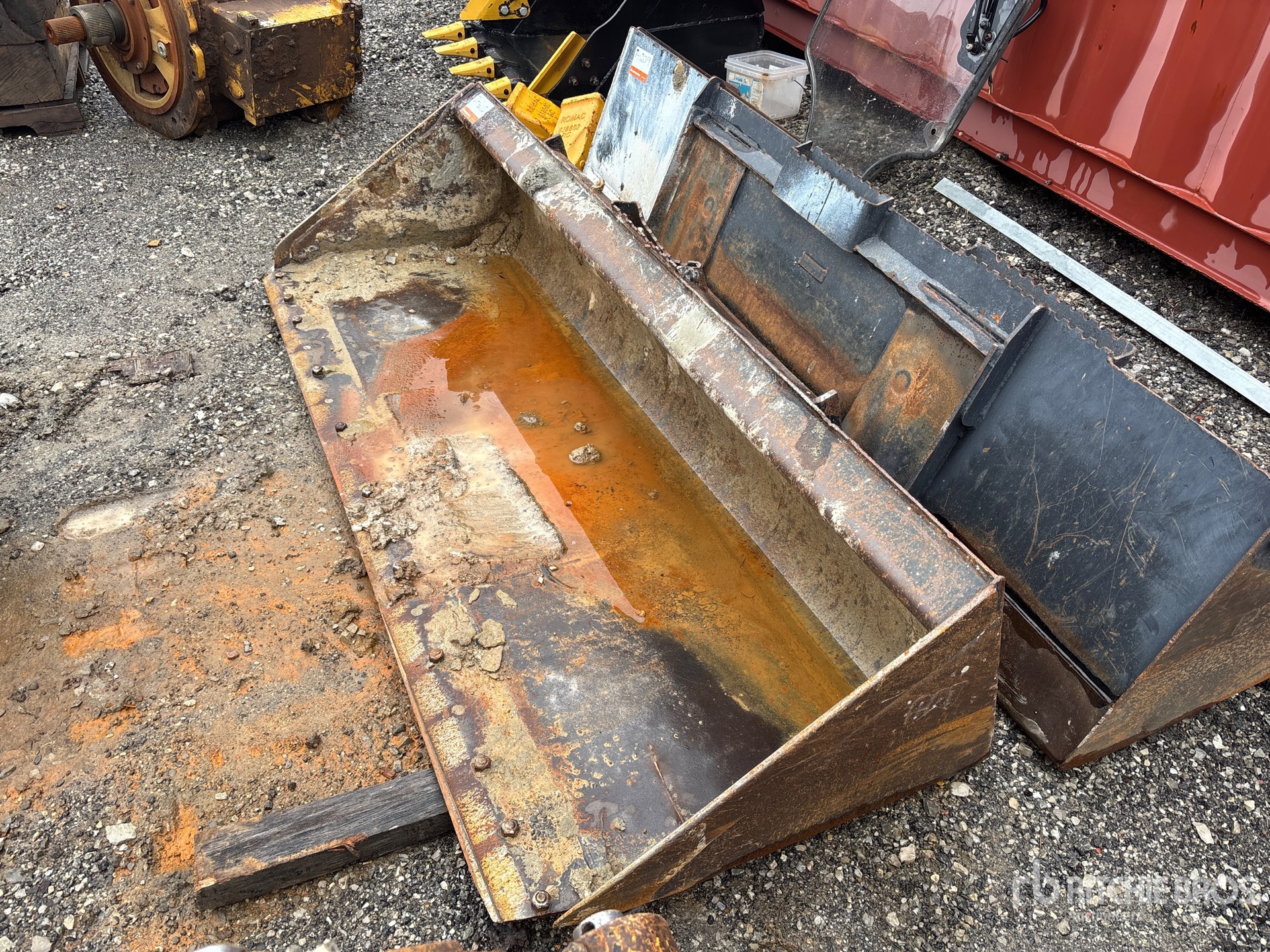 General Appearance with Bild, Ecke vorne links