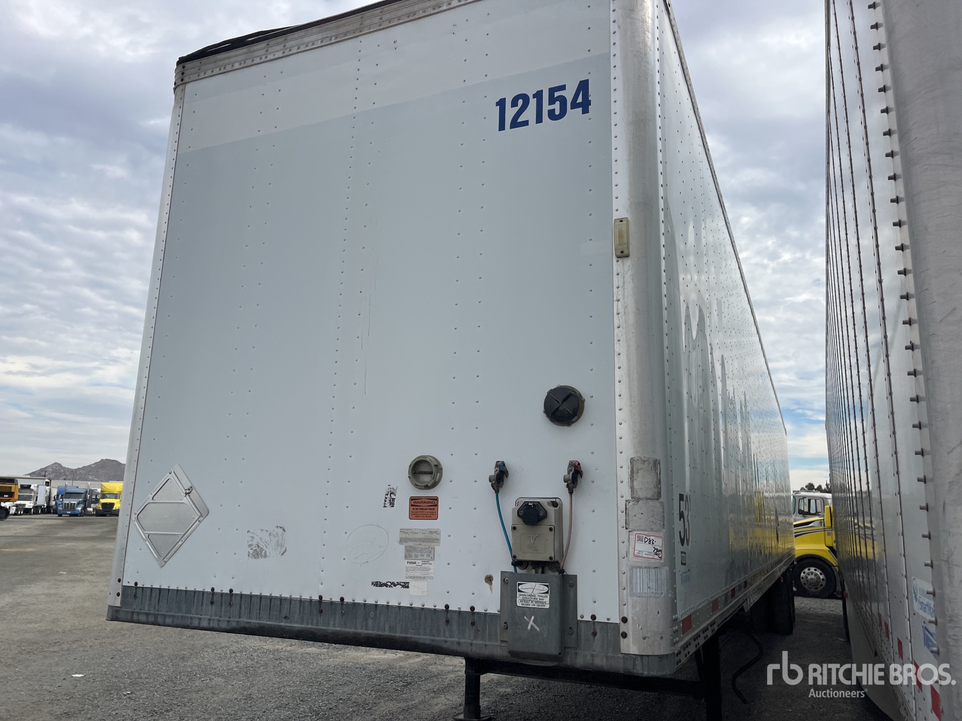 General Appearance with Bild, Ecke vorne links