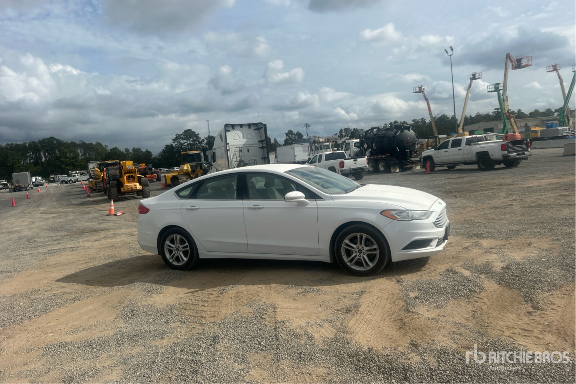 General Appearance with Bild, Ecke vorne rechts