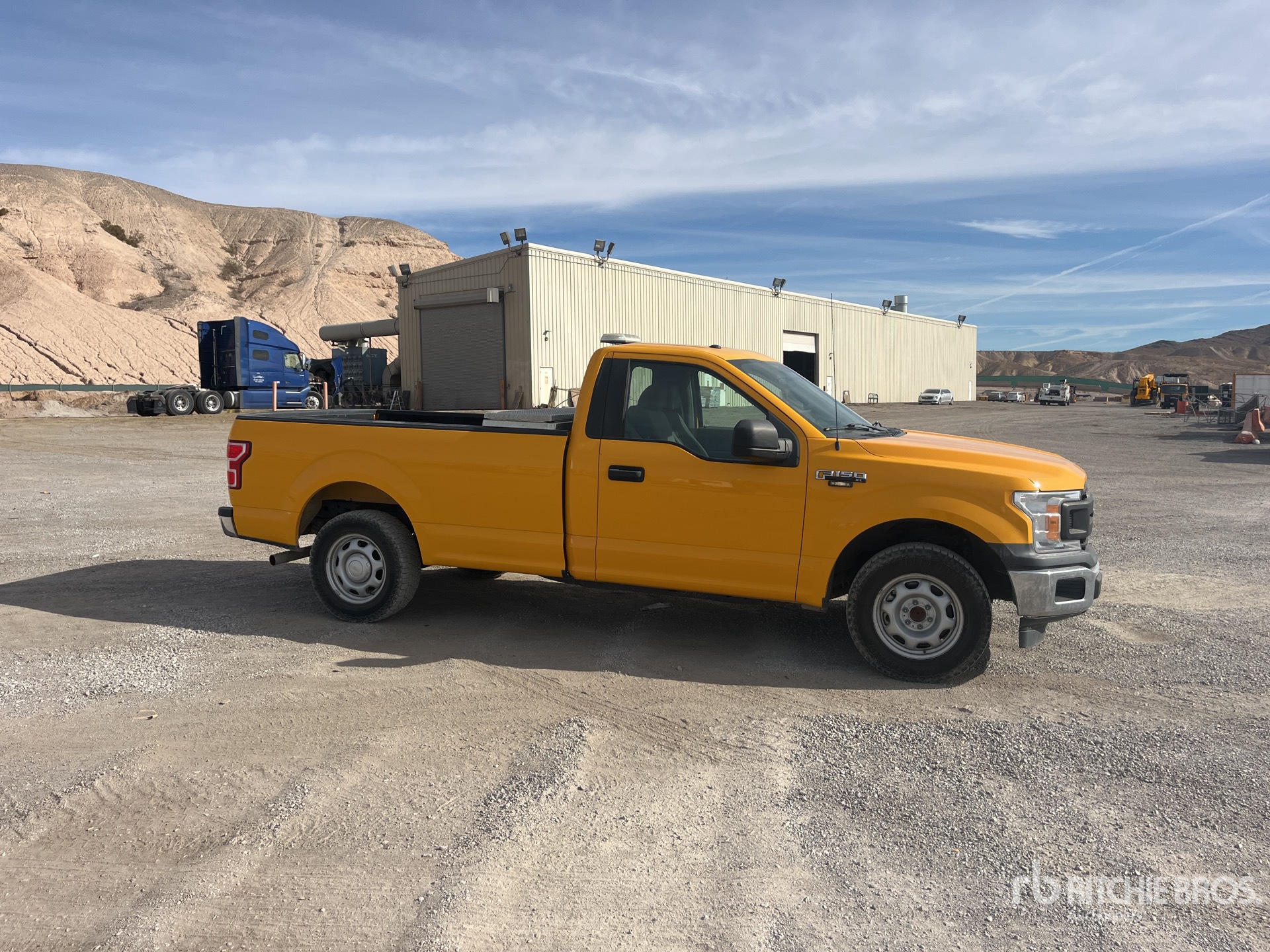 General Appearance with Bild, Ecke vorne rechts