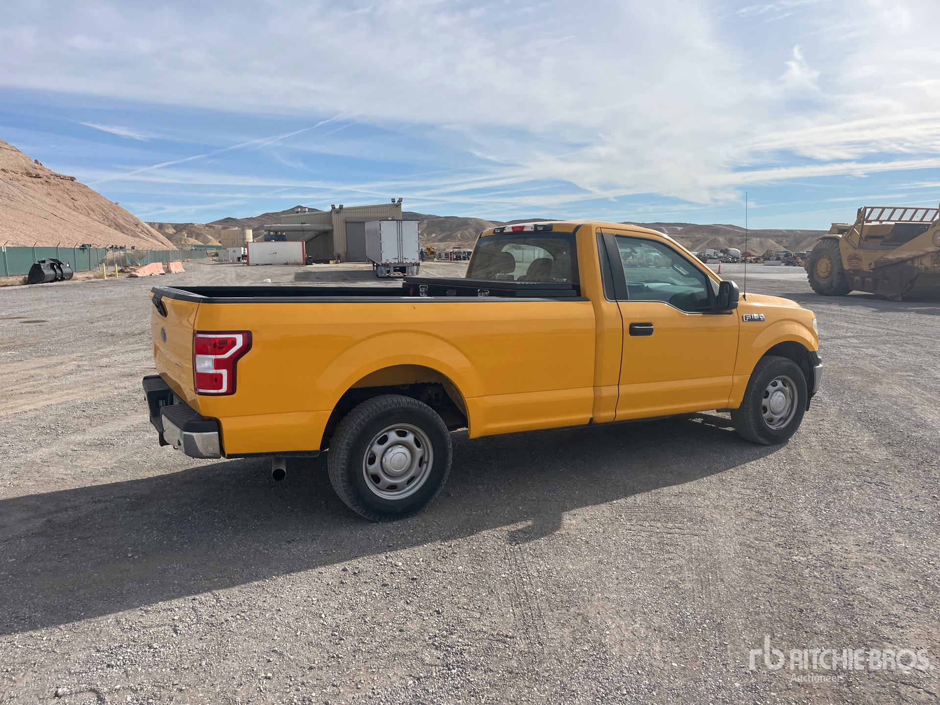 Aspect général with Image, coin arrière droit