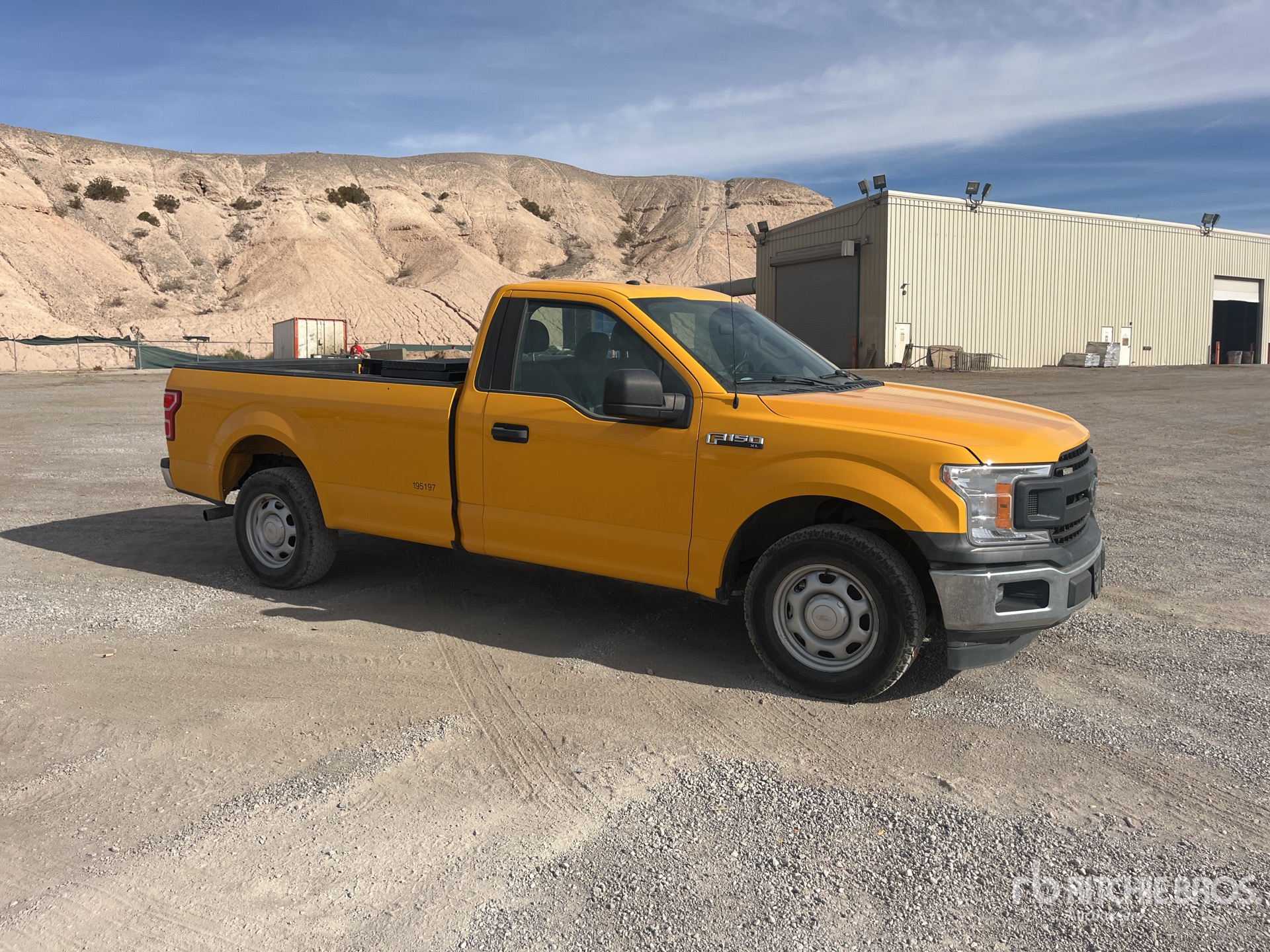 General Appearance with Bild, Ecke vorne rechts