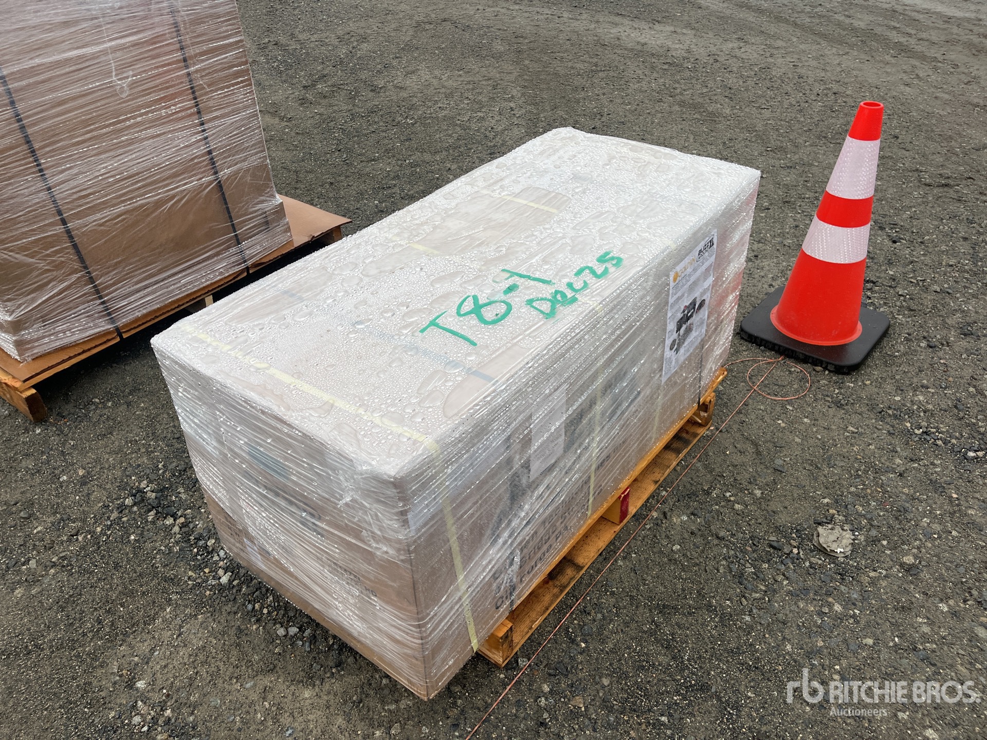 General Appearance with Bild, Ecke vorne rechts