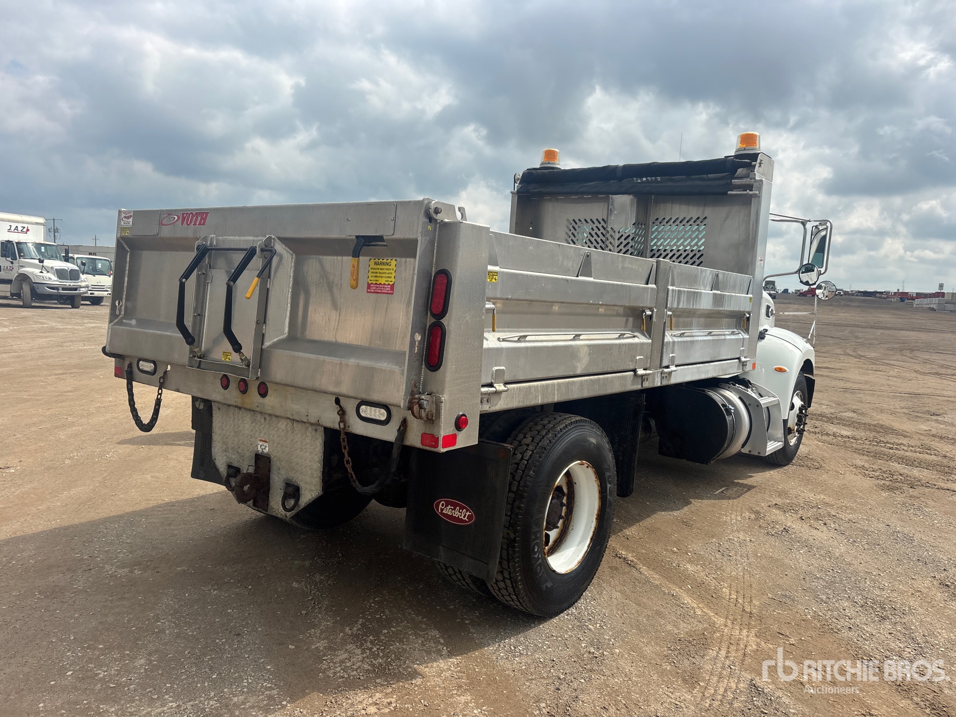 2017 Peterbilt 337