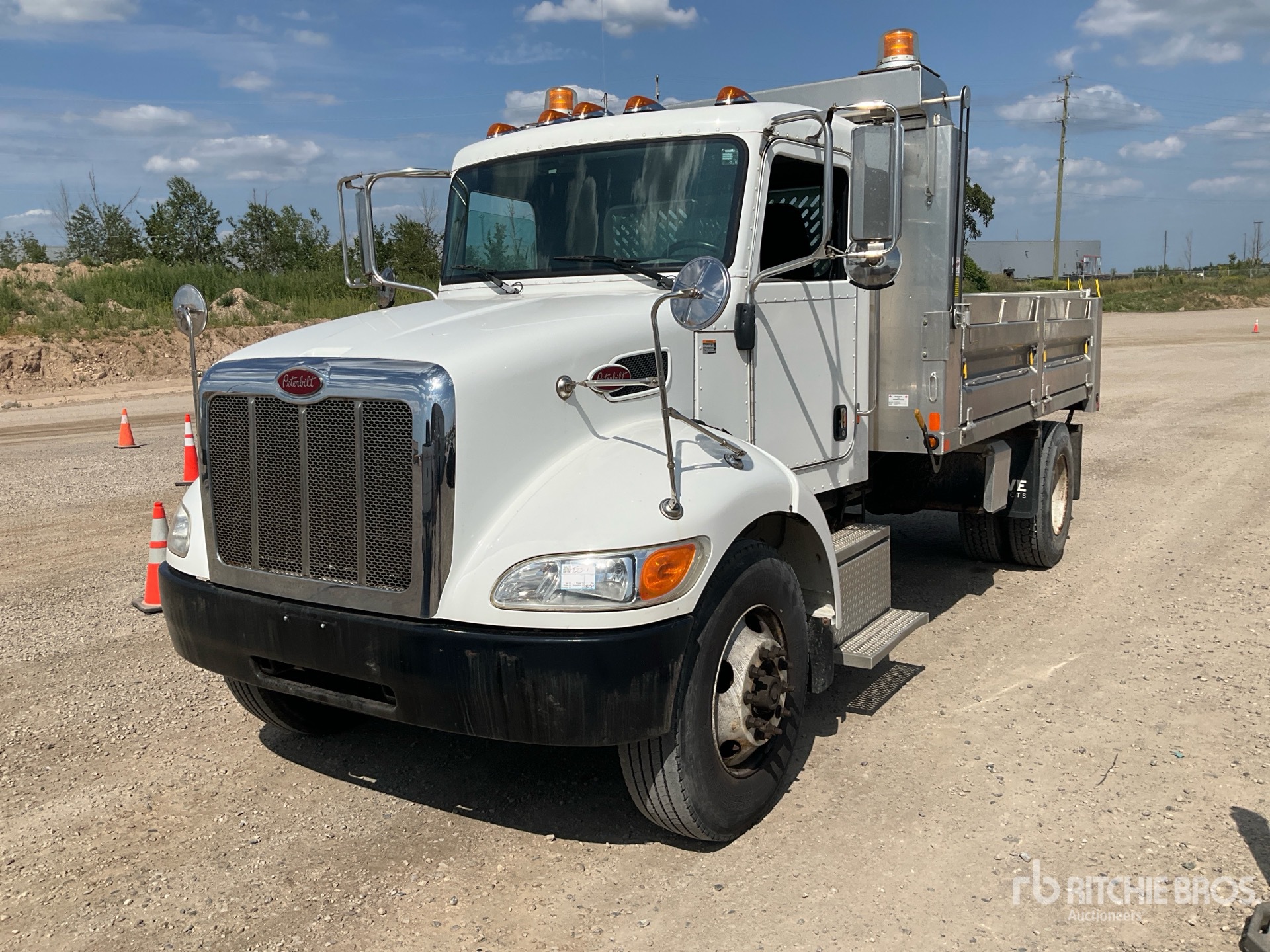 2017 Peterbilt 337