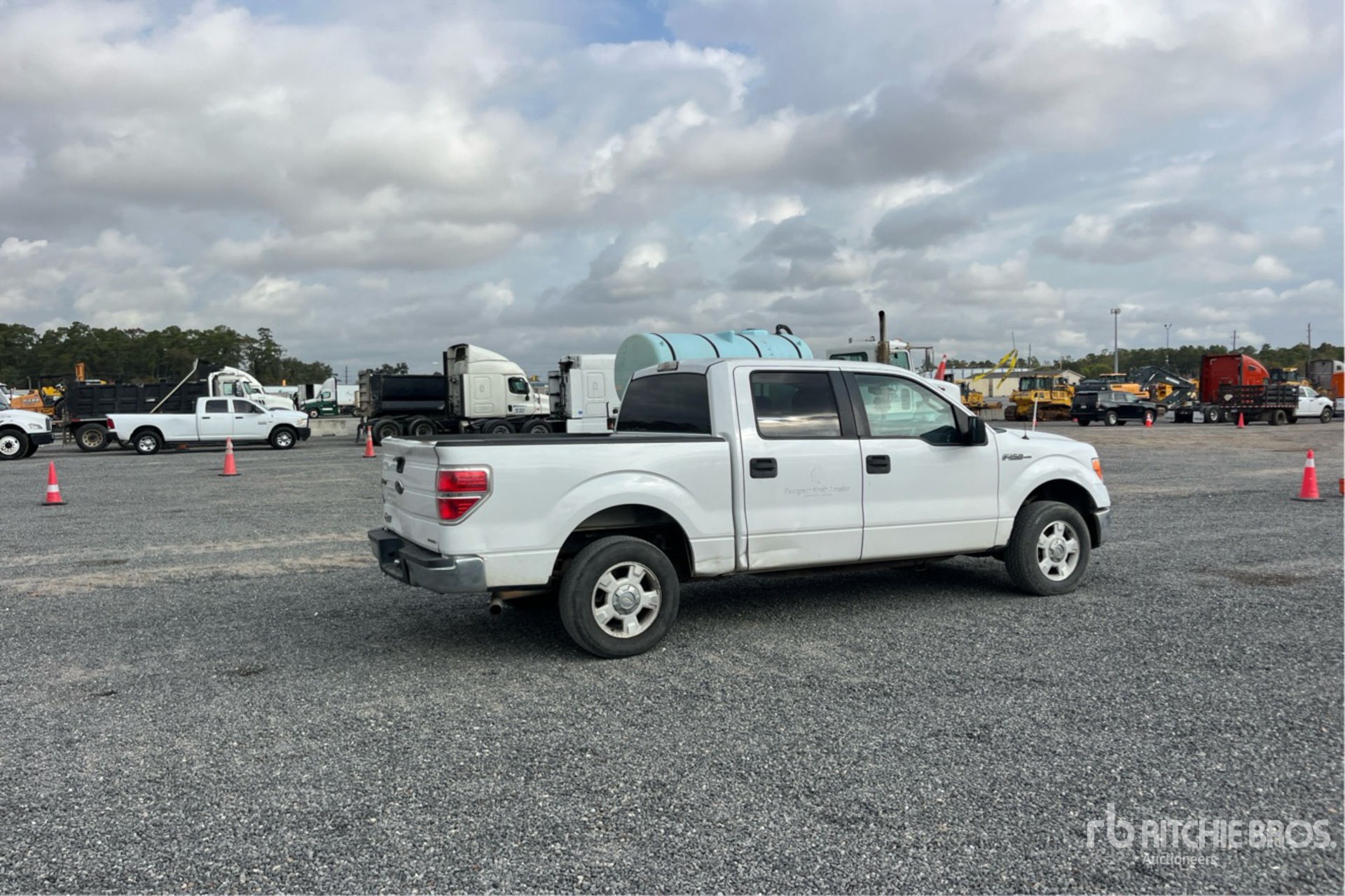 General Appearance with Picture, Right Rear Corner