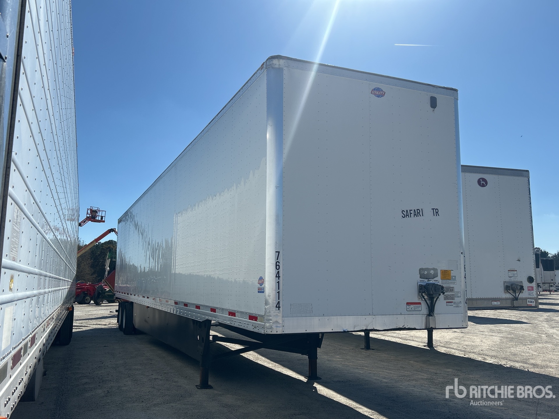 Aspect général with Image, coin avant droit