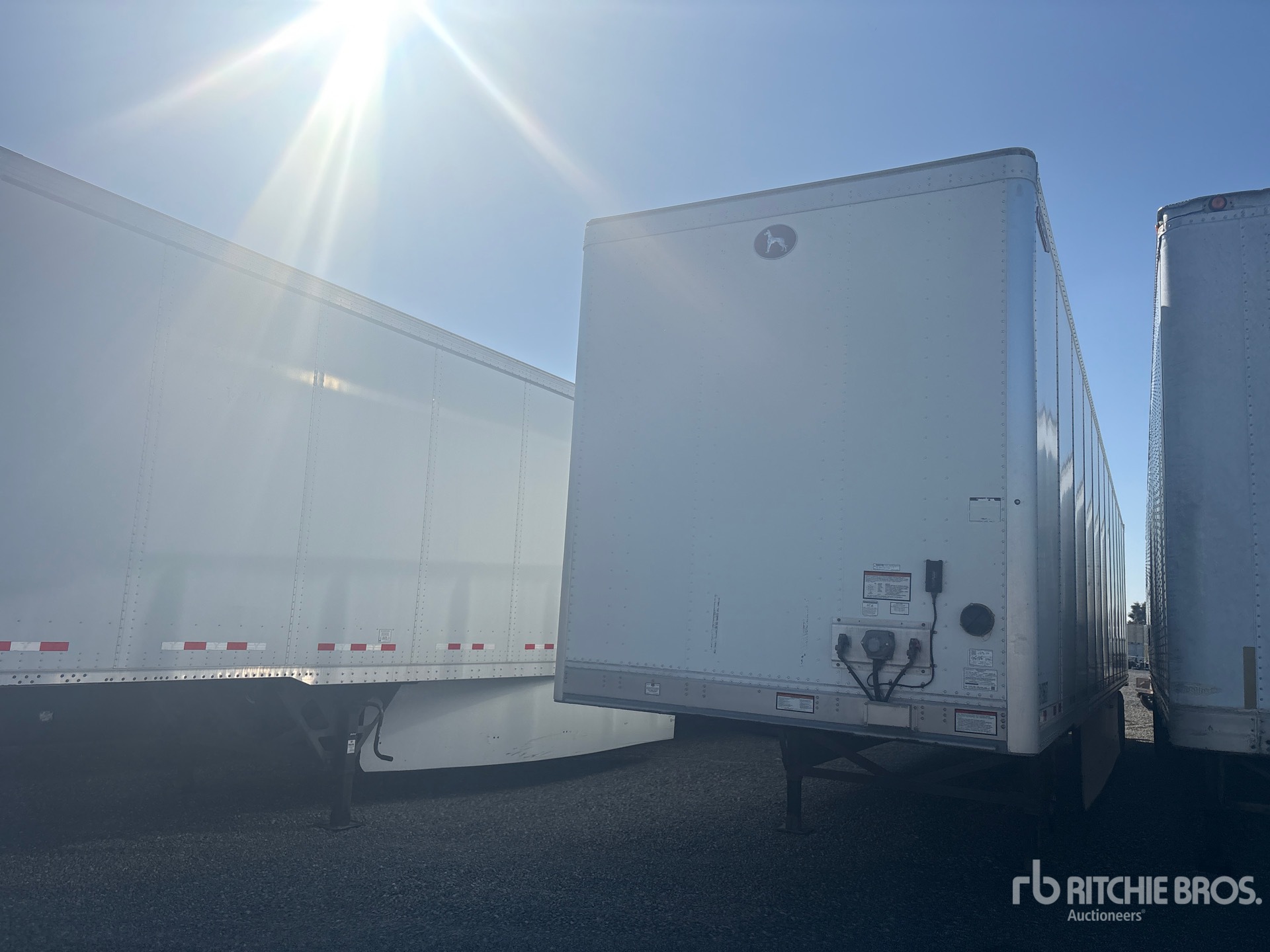 General Appearance with Bild, Ecke vorne links