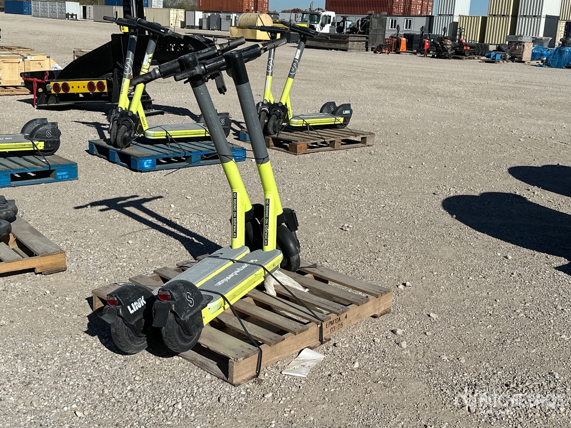 General Appearance with Bild, Ecke hinten rechts