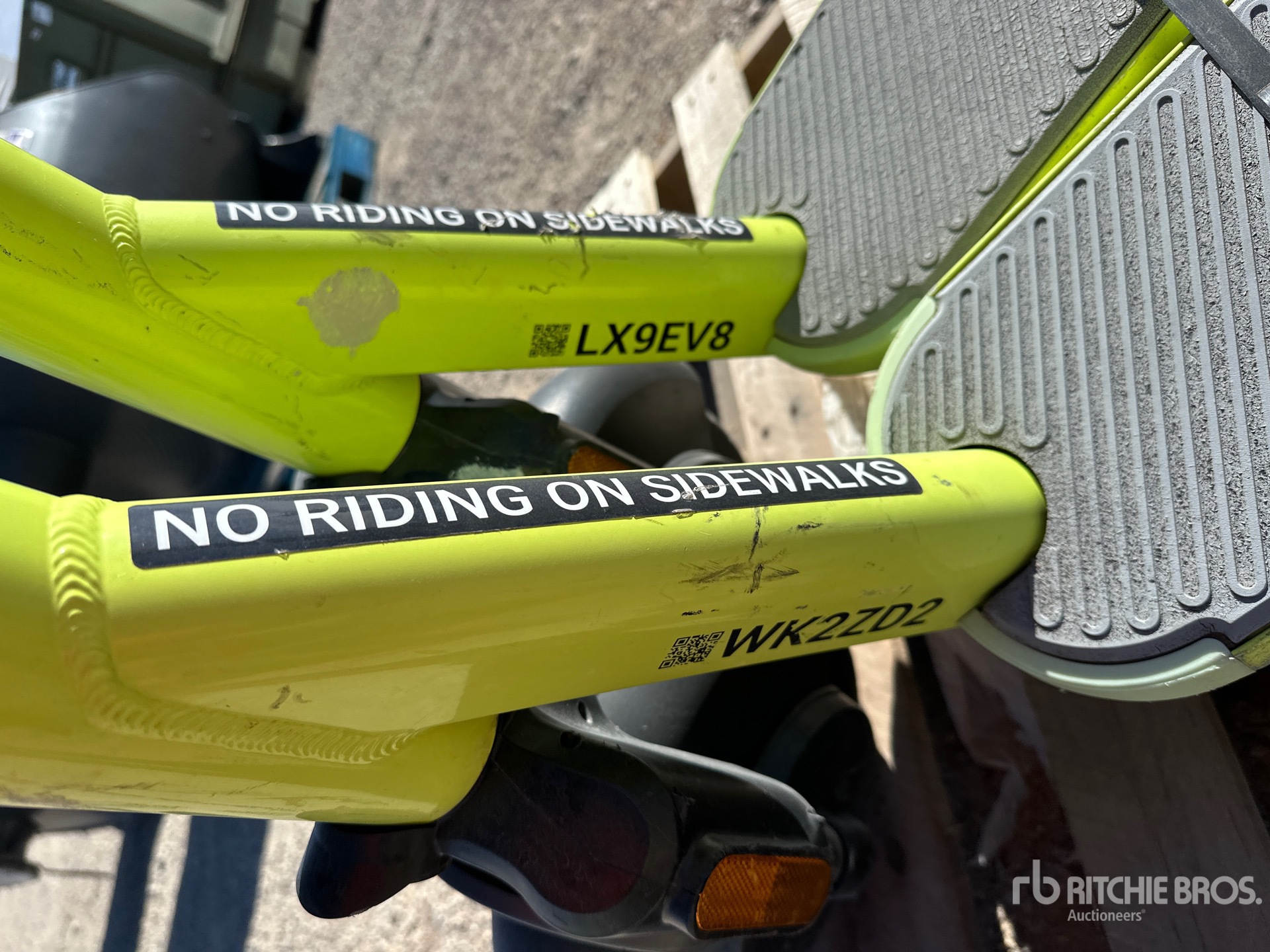 General Appearance with Seriennummer / FIN