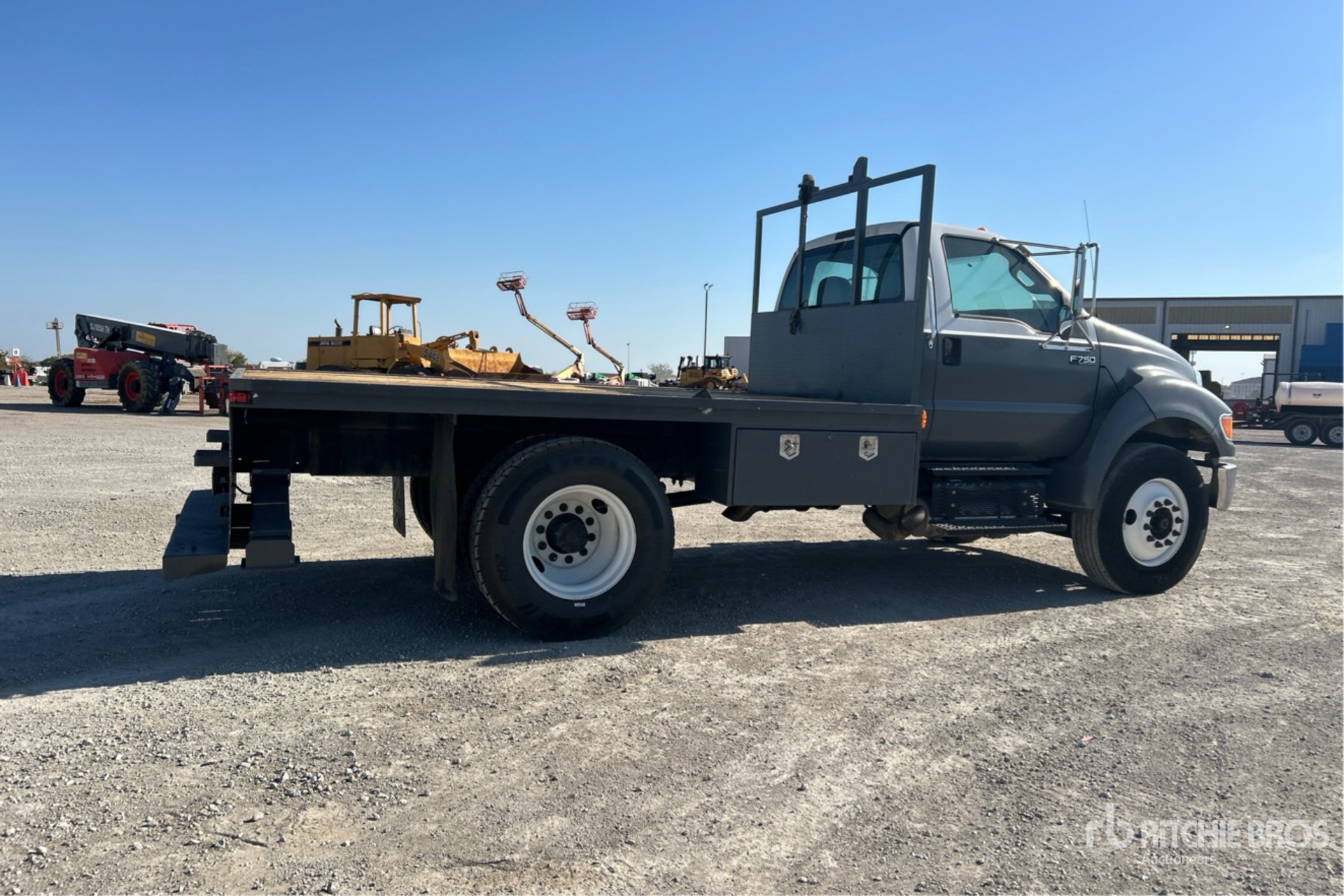 General Appearance with Bild, Ecke hinten rechts